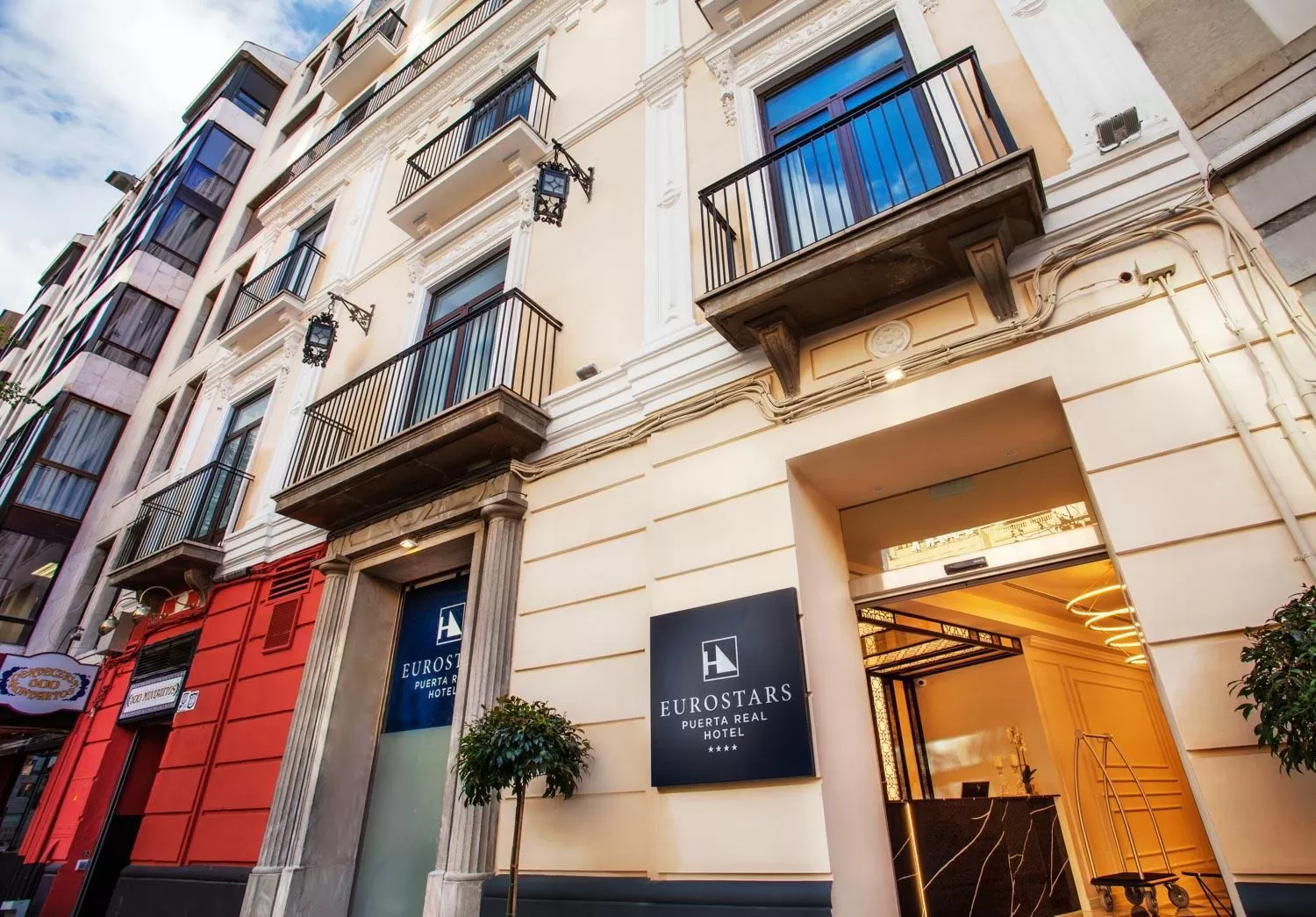 Facade/entrance in Eurostars Puerta Real