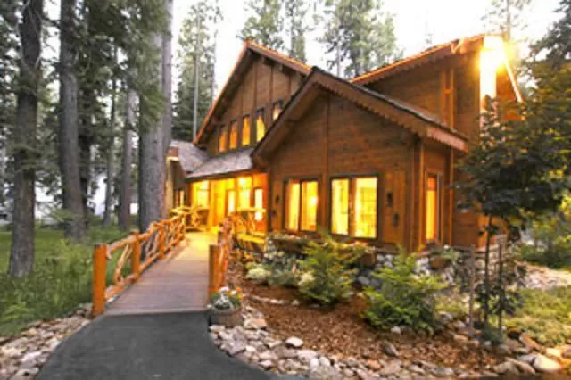 Facade/entrance, Property Building in Cottage Inn At Lake Tahoe