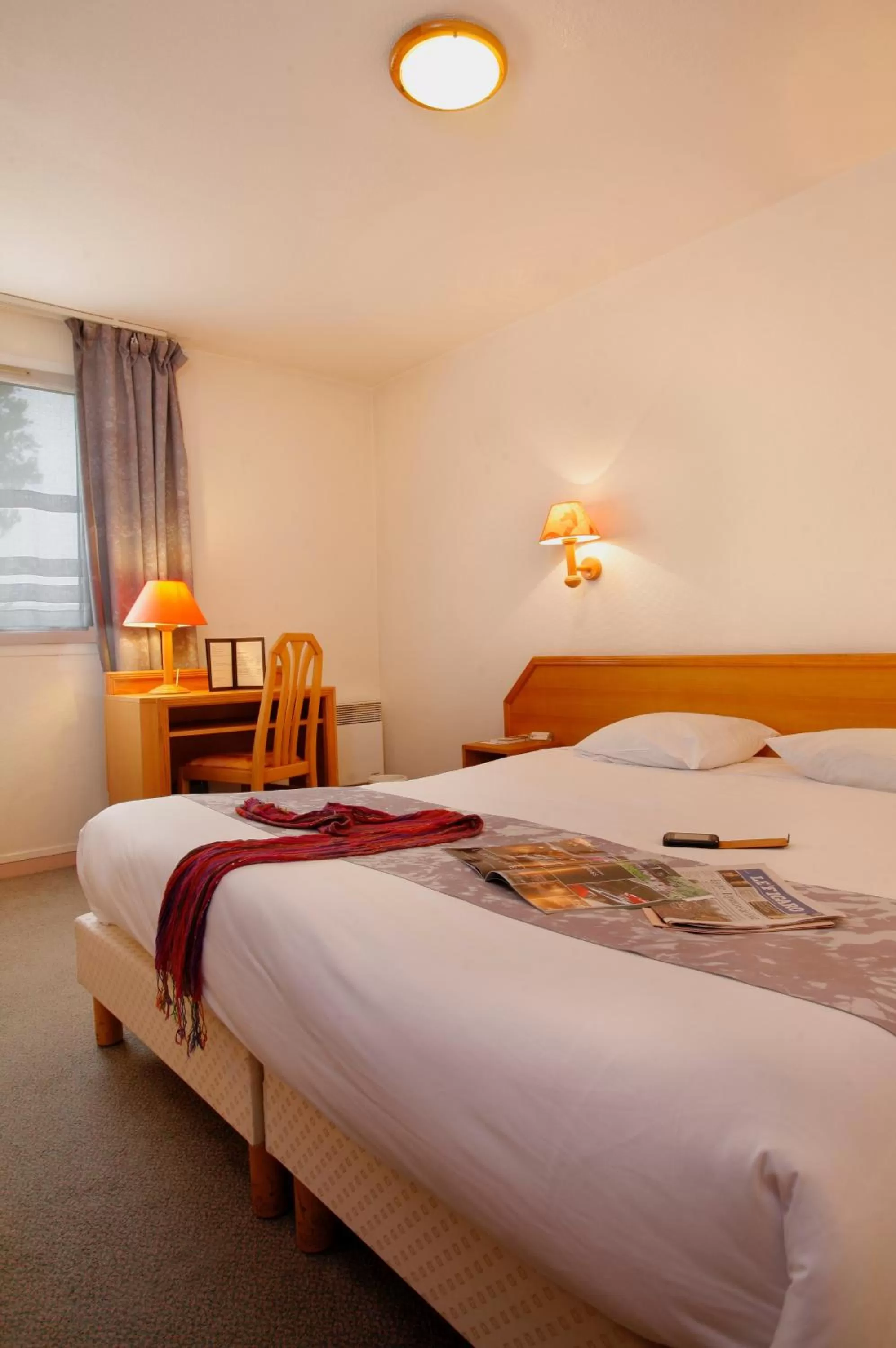 Photo of the whole room, Bed in Hôtel Novalis Quimperlé