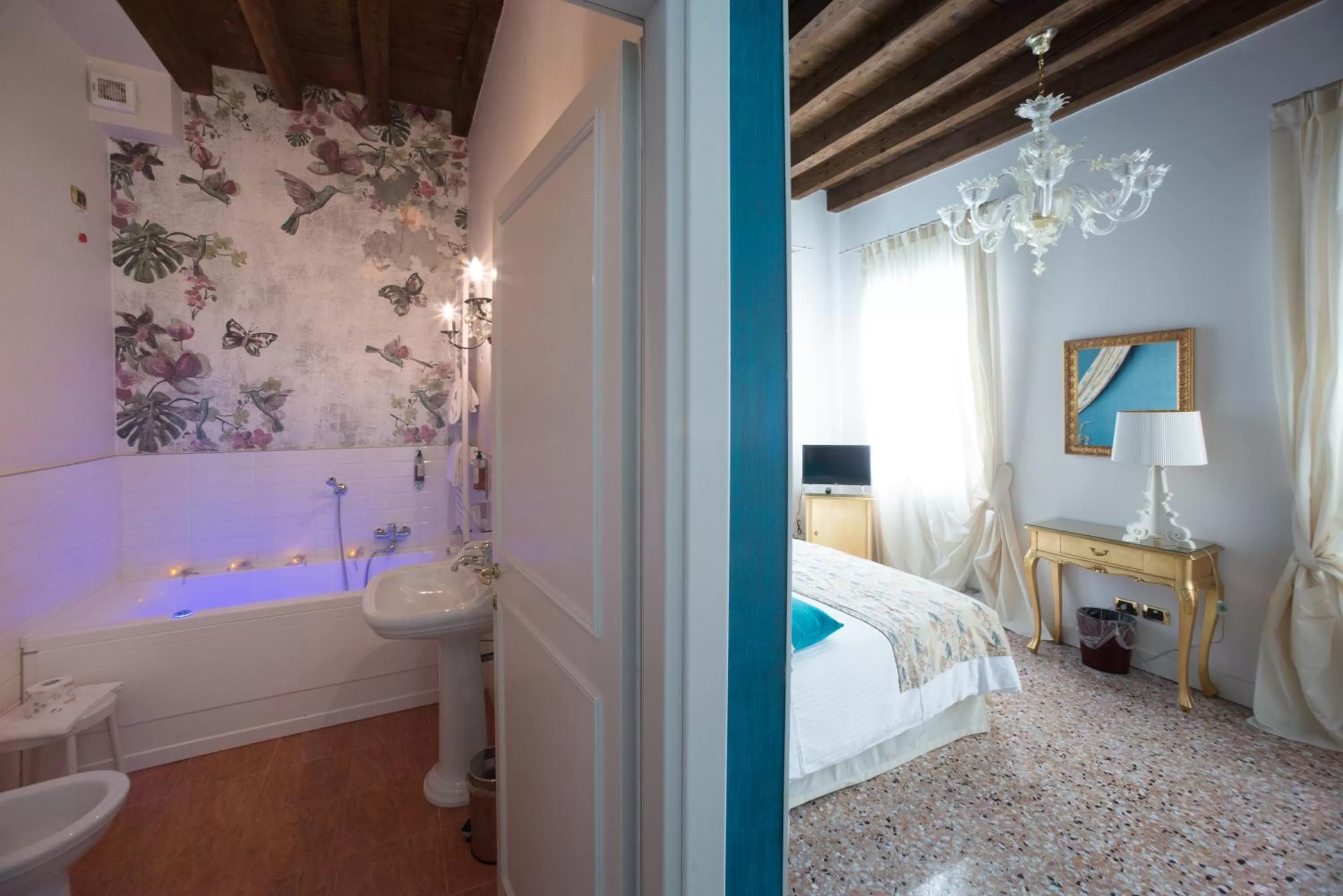 Toilet, Bed in Villa Gasparini