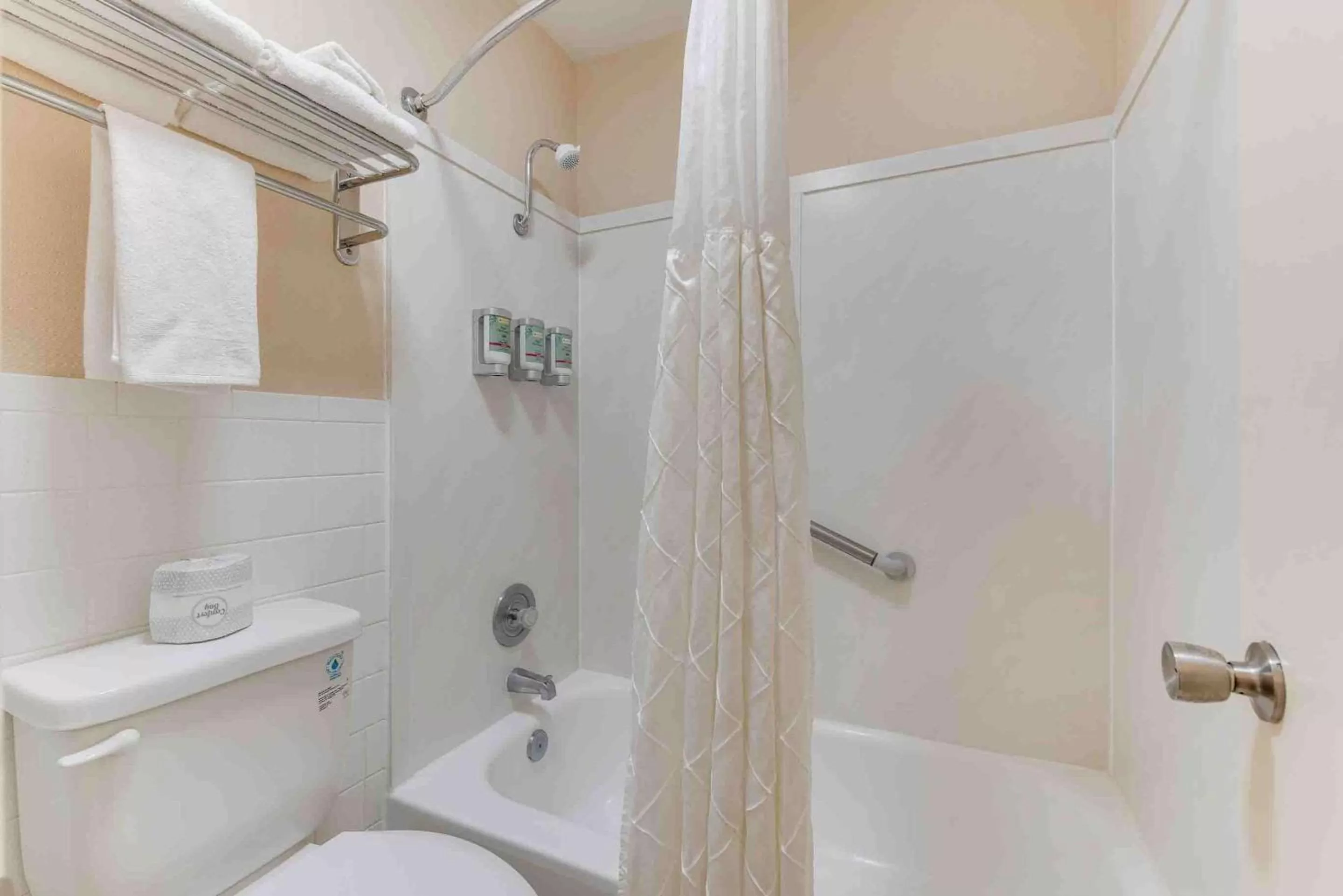 Bathroom in Best Western Movie Manor