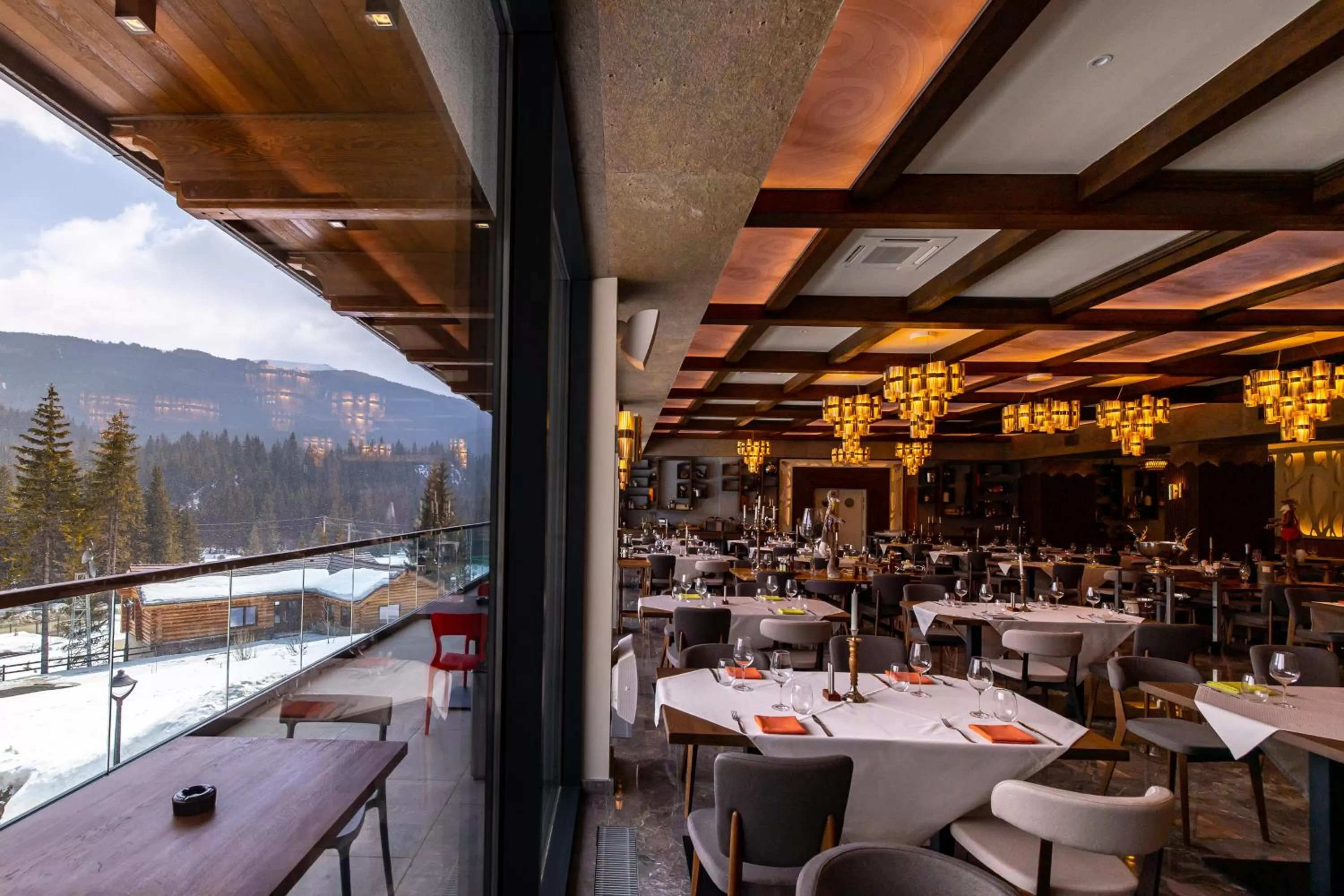 Restaurant/Places to Eat in Hotel Belmont