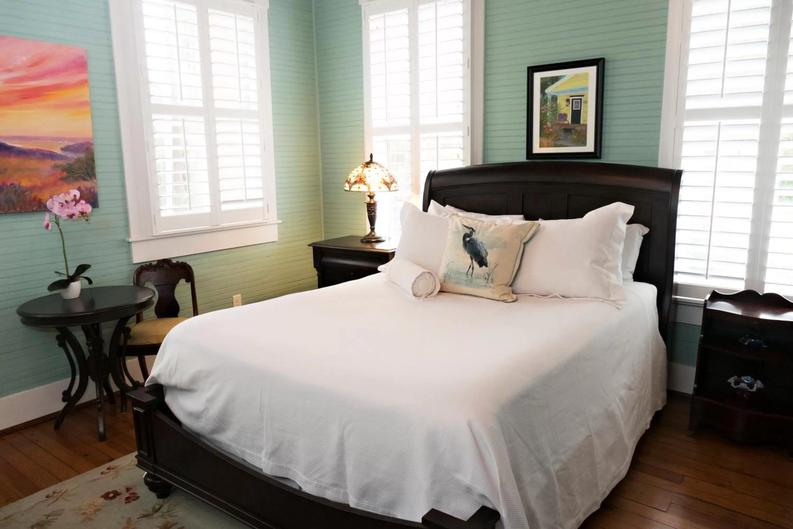 Photo of the whole room, Bed in Beachview Inn and Spa