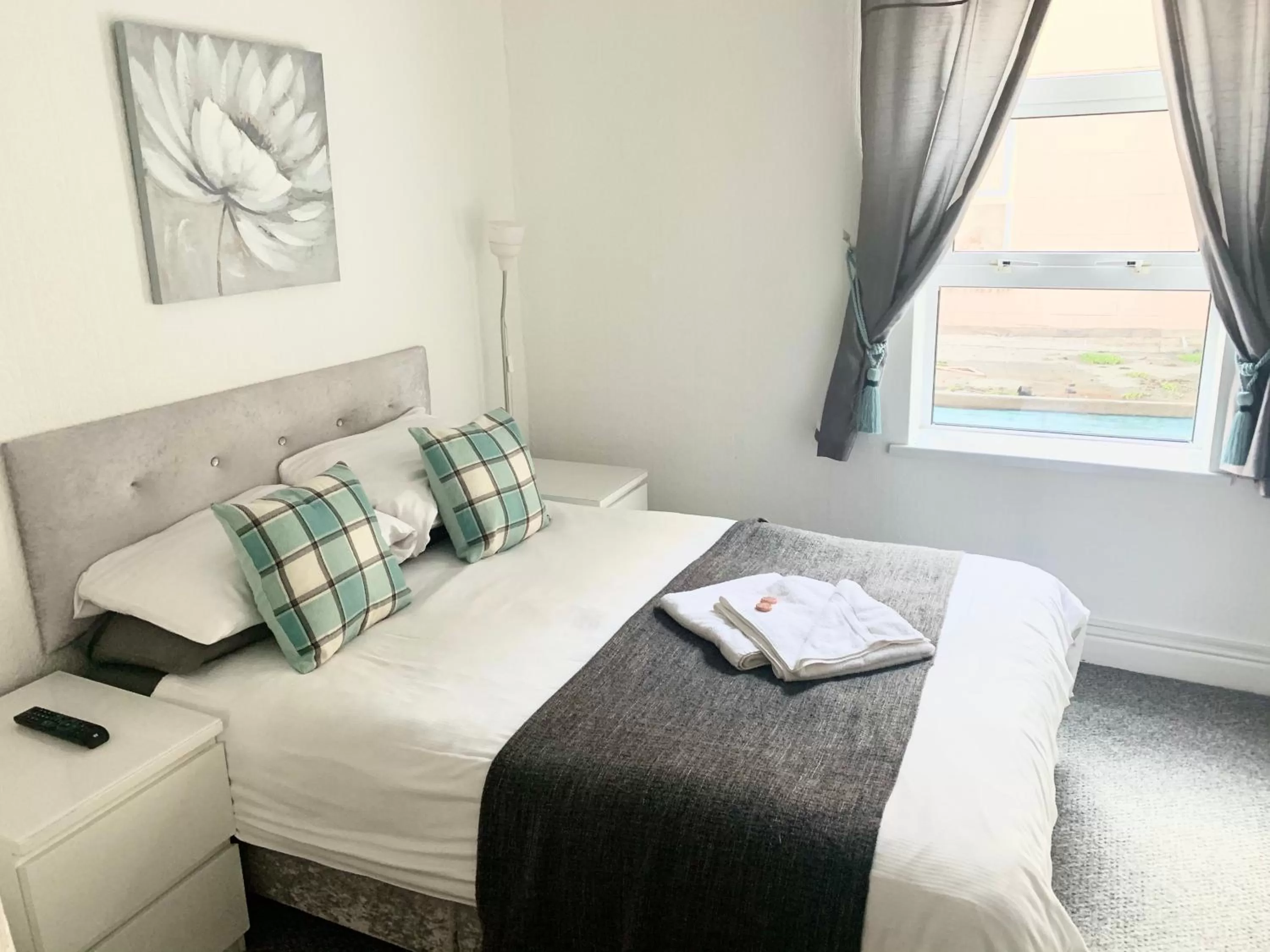 Bedroom, Bed in Sandford Promenade