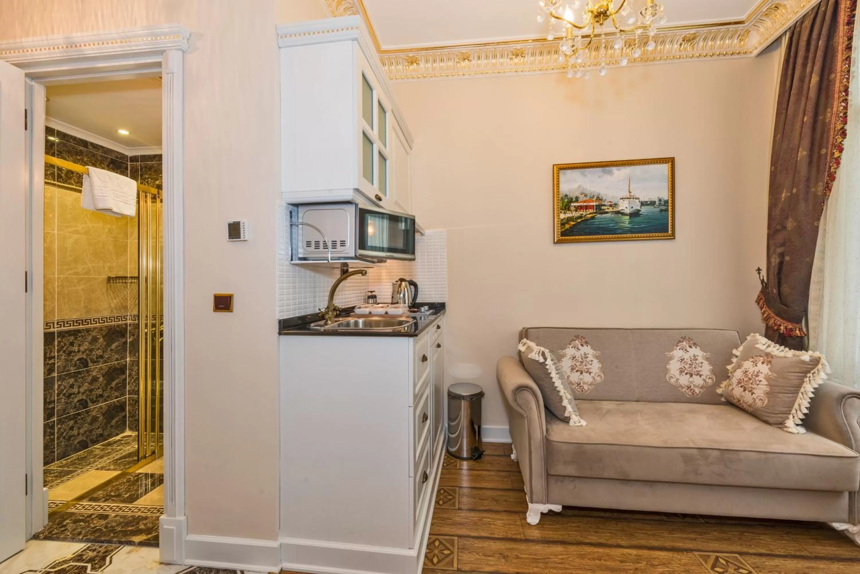 Living room in IQ Hotel