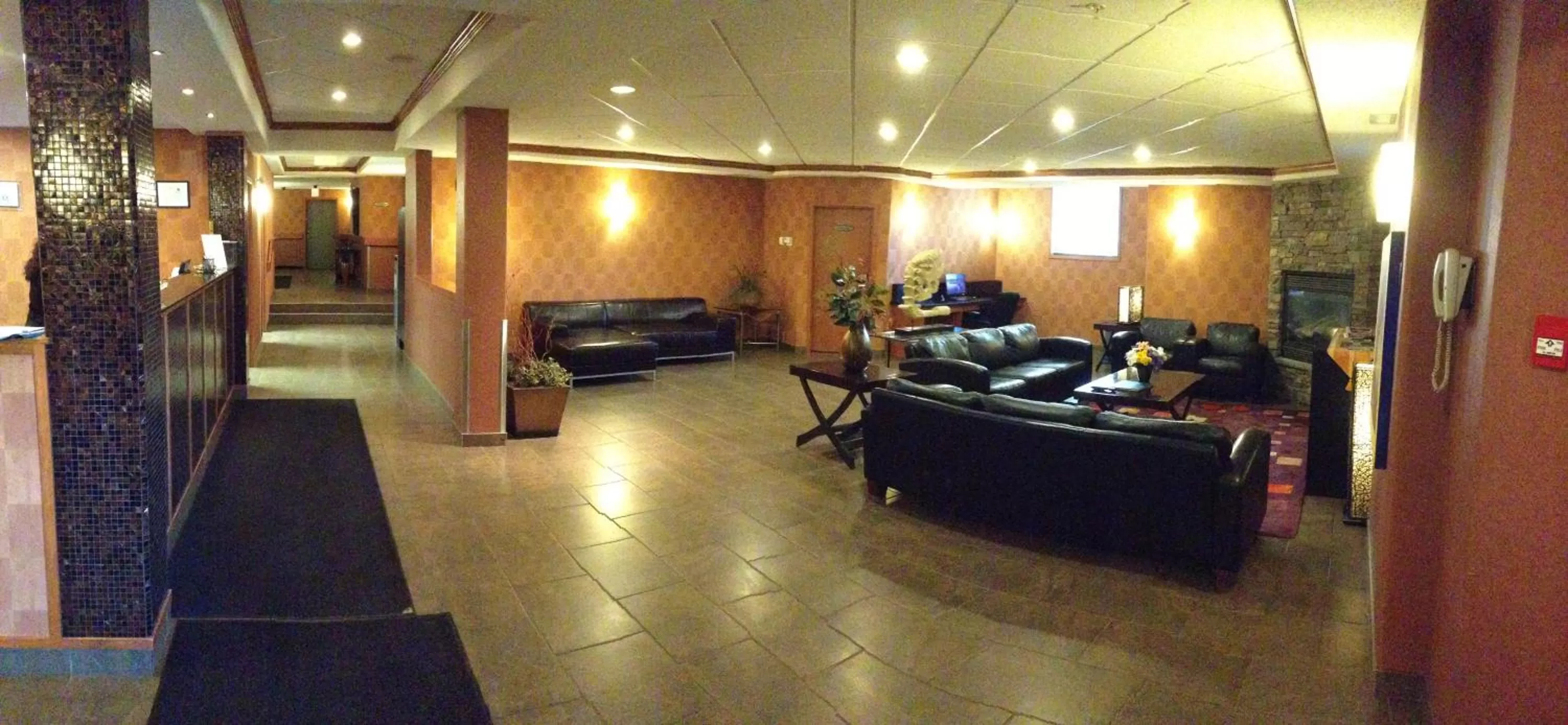 Lobby or reception in Franklin Suite Hotel