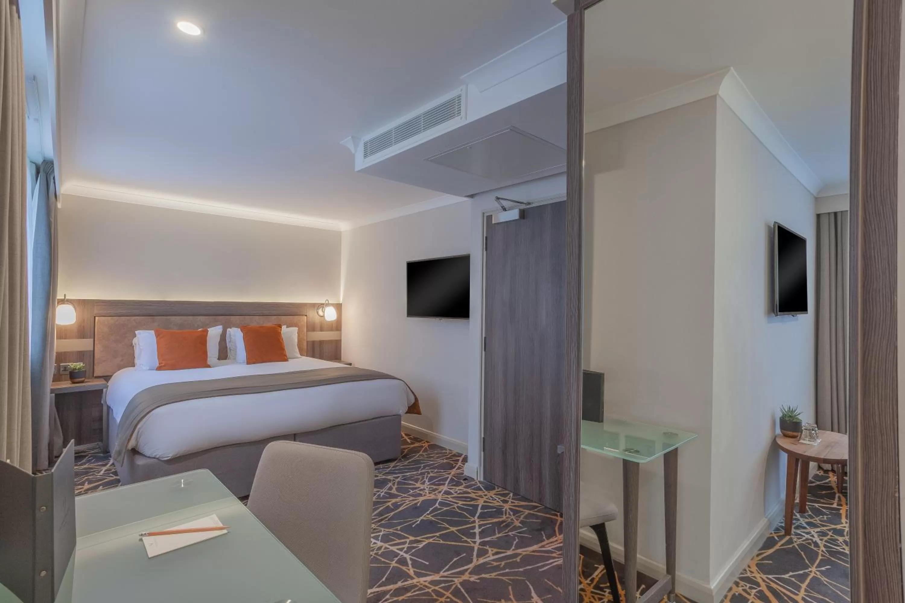 Bedroom, Bed in Richmond Hill Hotel