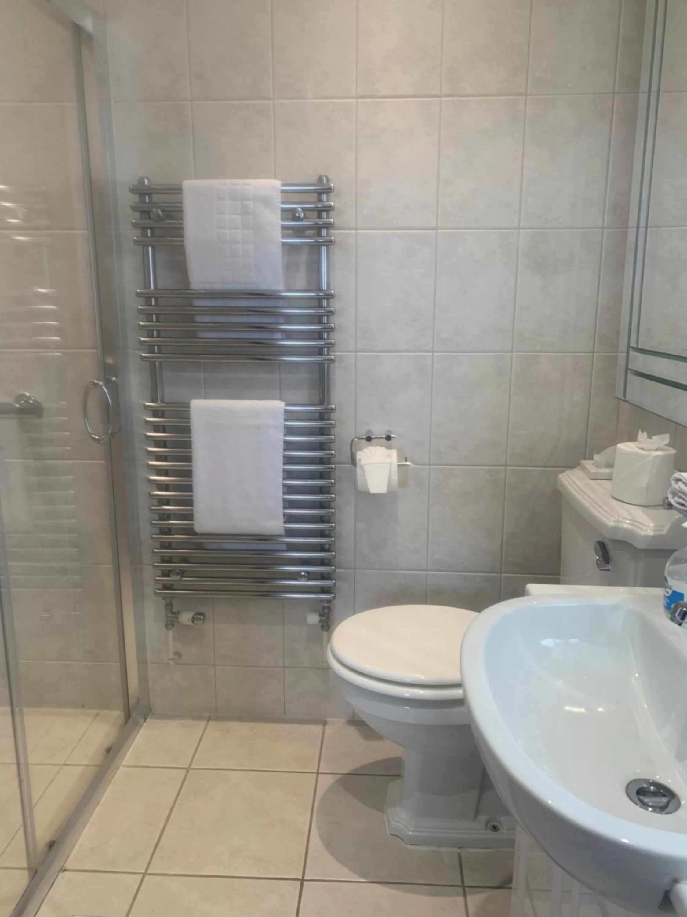 Shower, Bathroom in Saltcote Place