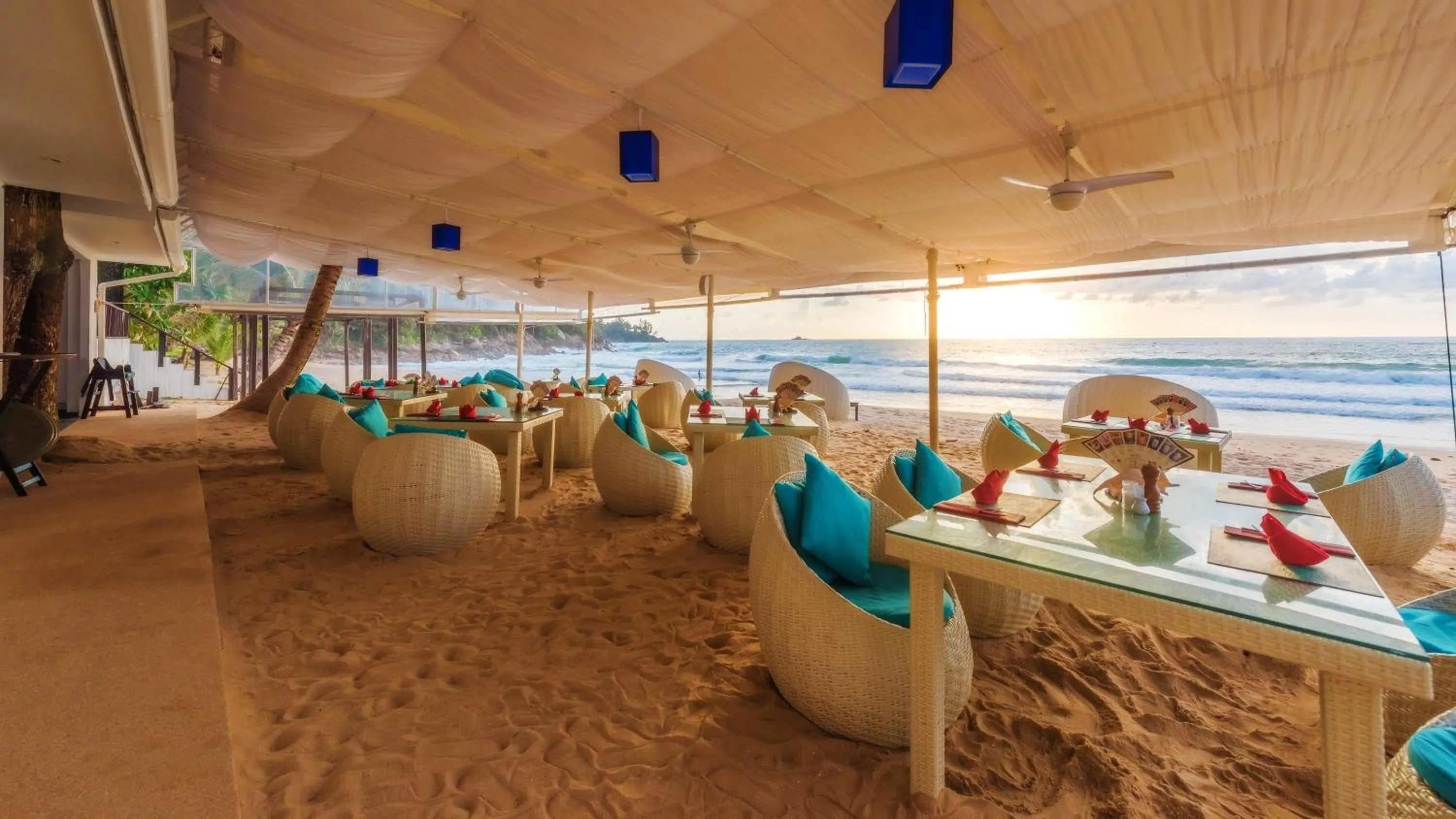 Lounge or bar in Andaman White Beach Resort - SHA Plus