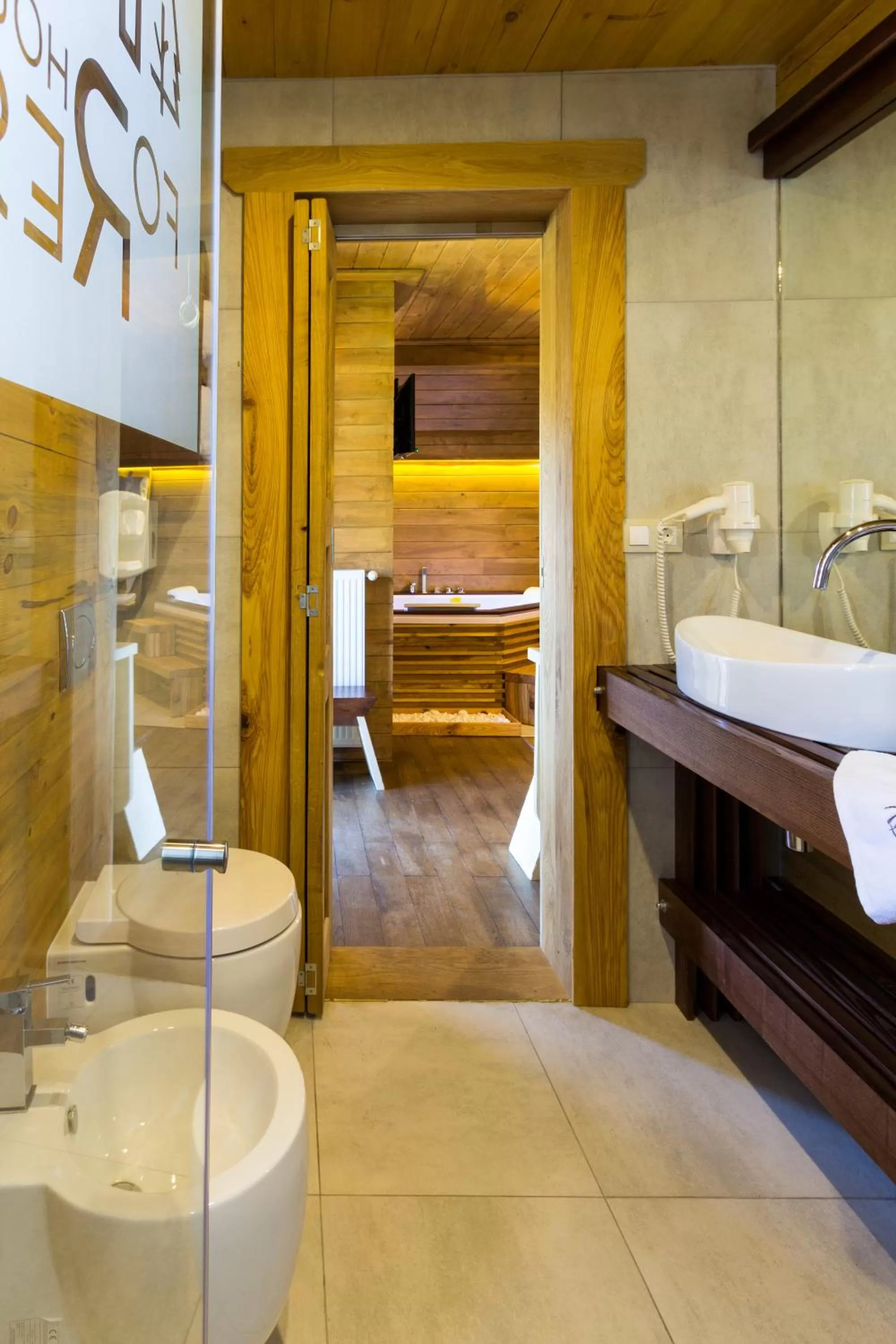 Bathroom, Bed in FoRest