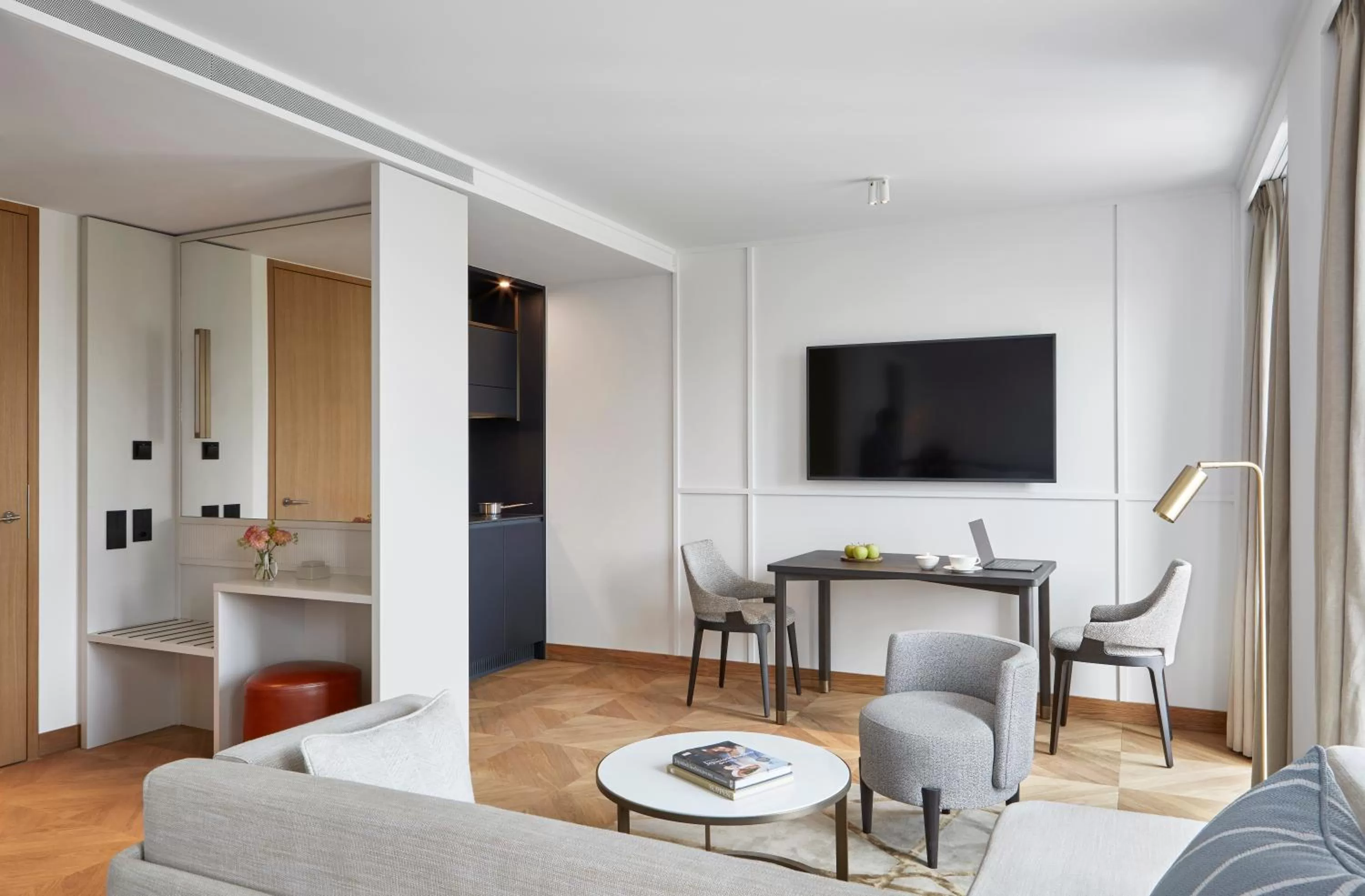 TV and multimedia in Alex Lake Zürich