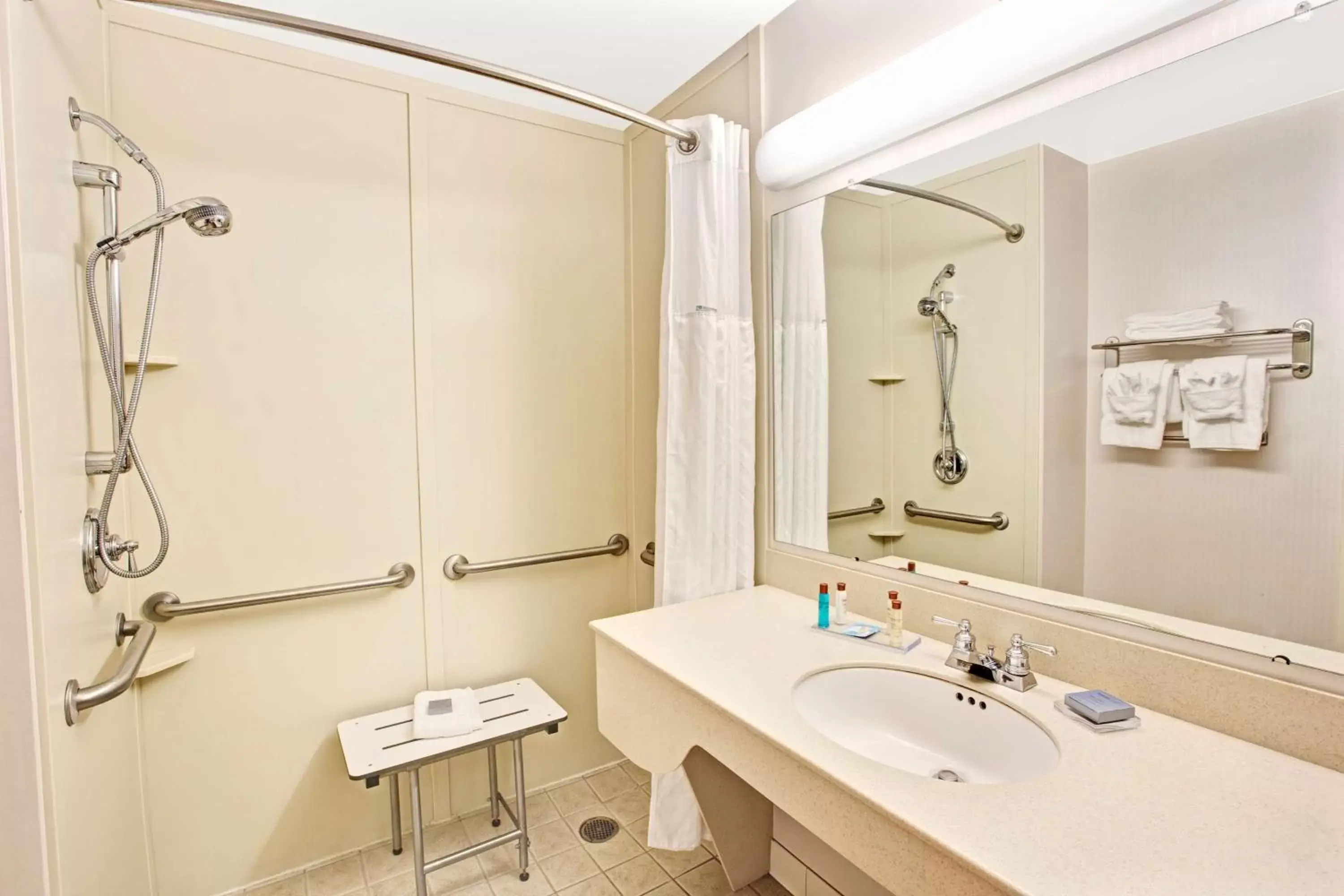 Double Room with Two Double Beds - Disability Access - Non-Smoking in La Quinta Inn & Suites by Wyndham Mooresville Double Room with Two Double Beds - Disability Access - Non-Smoking in La Quinta Inn & Suites by Wyndham Mooresville