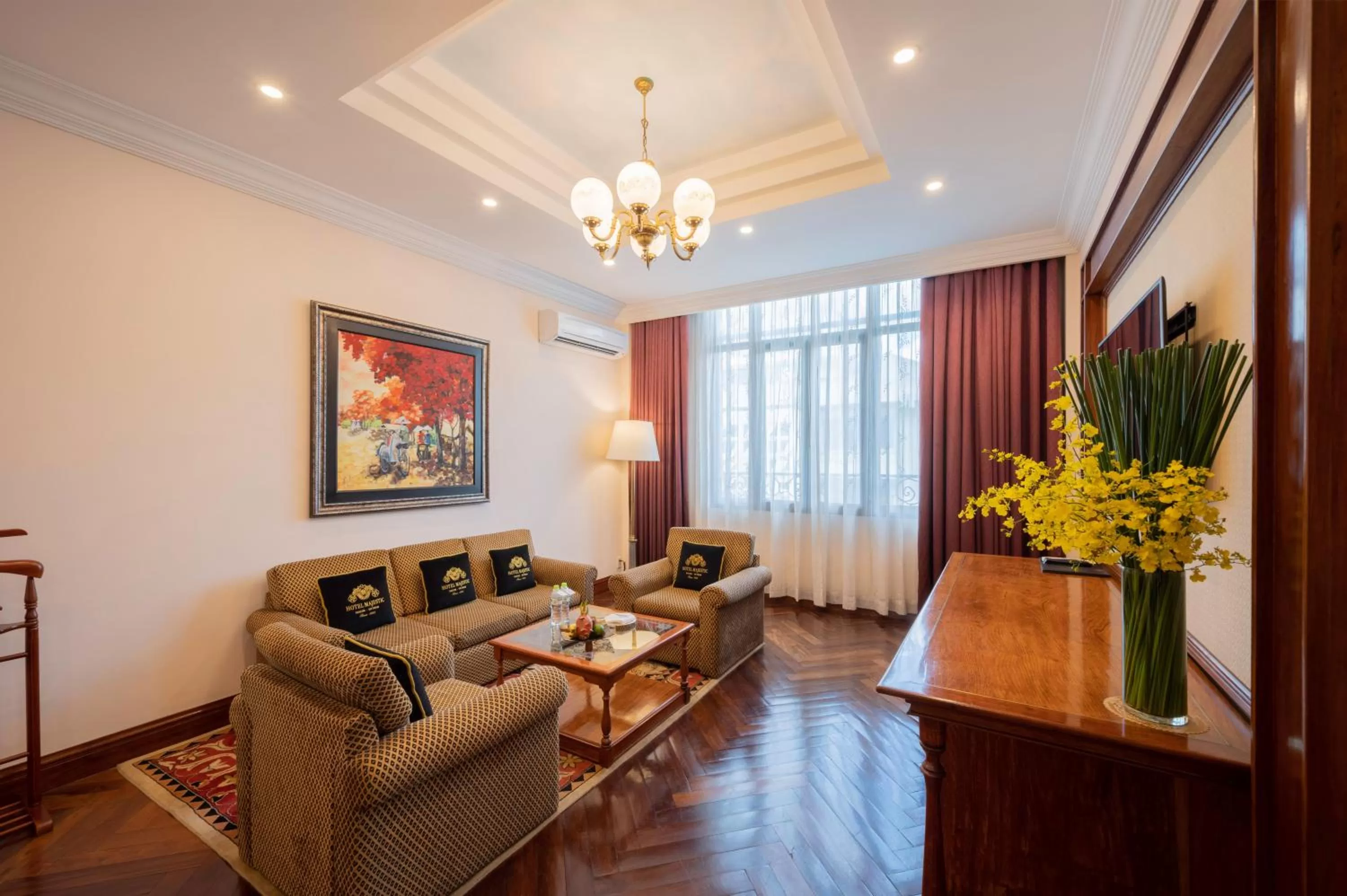 Living room in Hotel Majestic Saigon