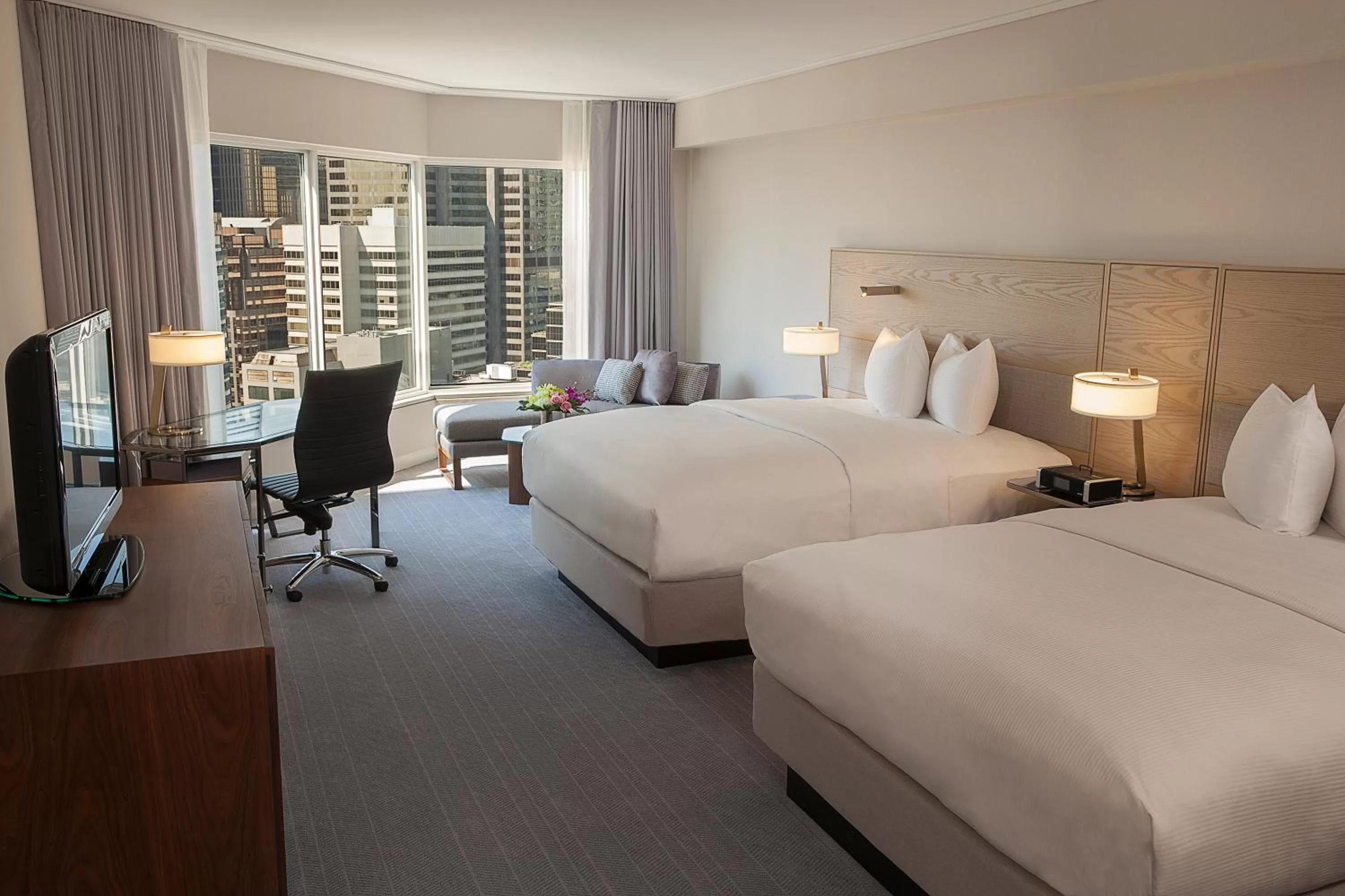 City view, Bed in InterContinental Toronto Centre by IHG