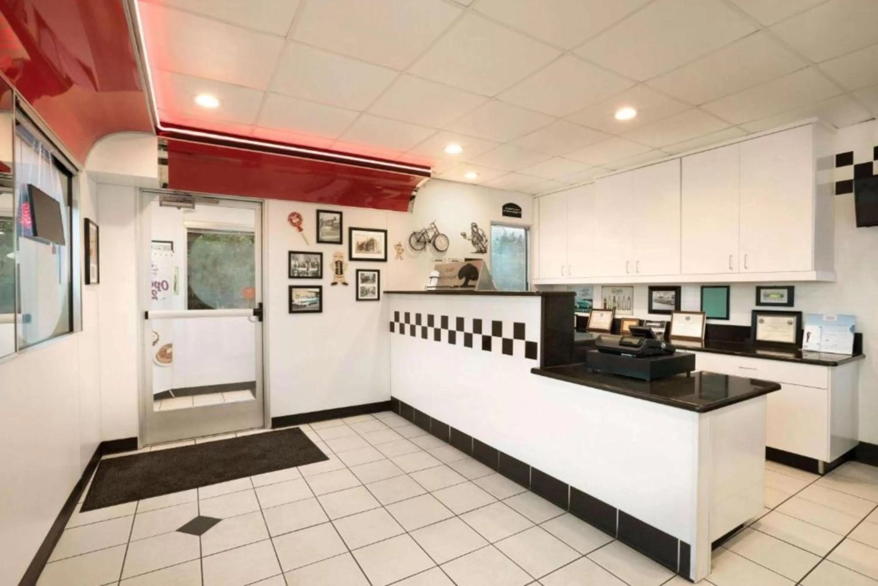 Lobby or reception in Travelodge by Wyndham Brunswick near Fredrick