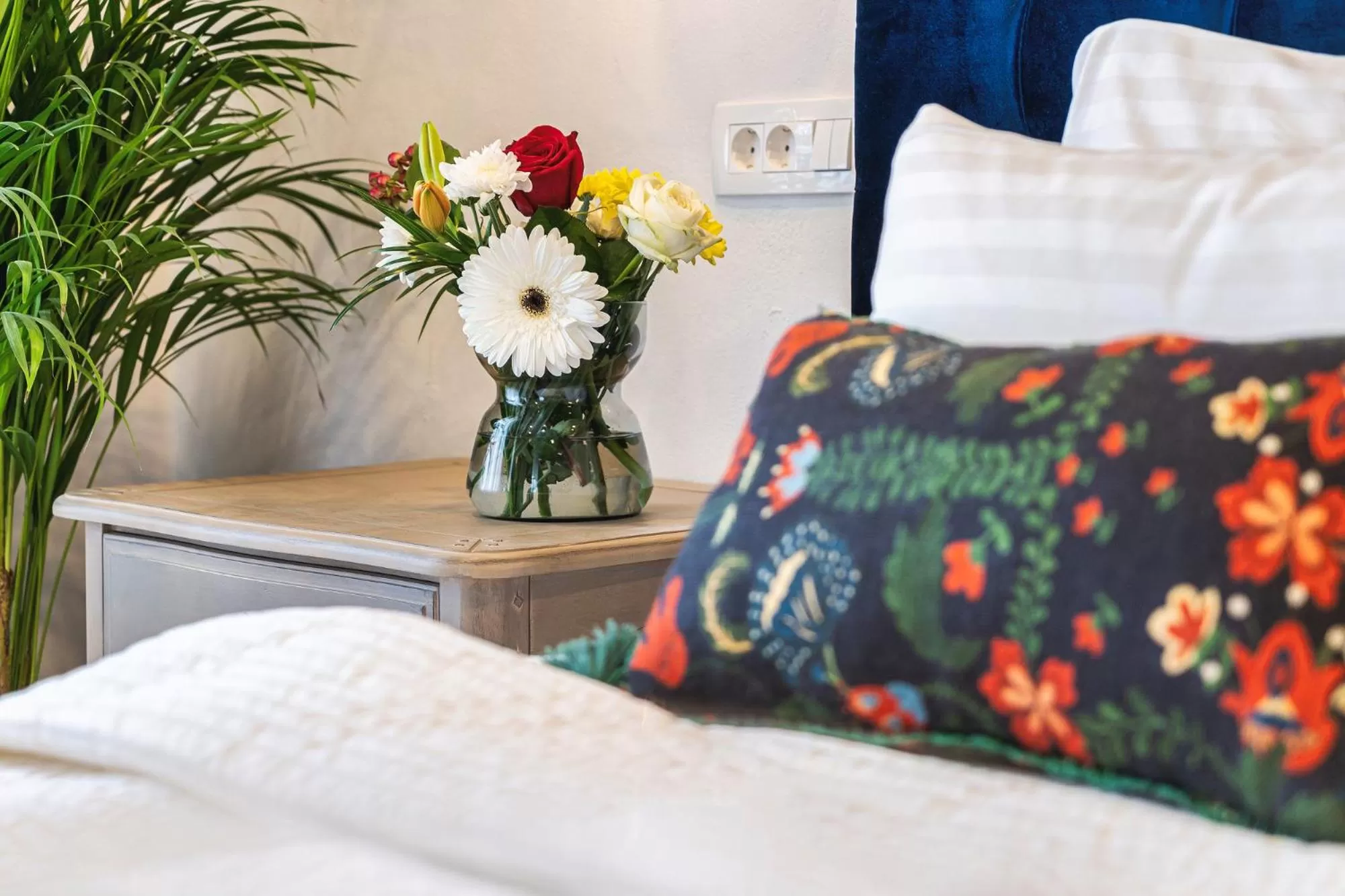 Bed in Nikolas Haus Central Location with Free Parking