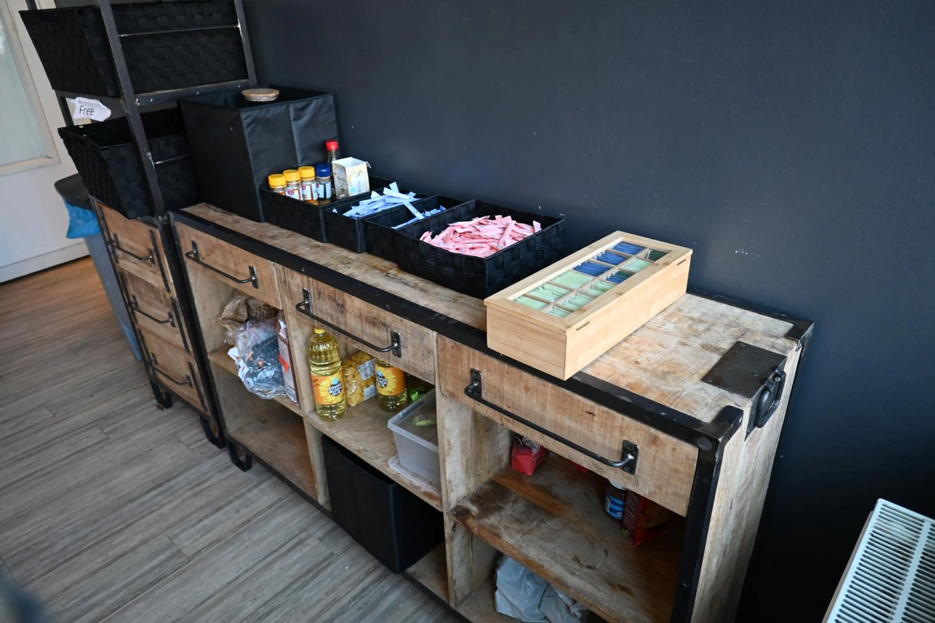 Communal kitchen in Dutchies Hostel