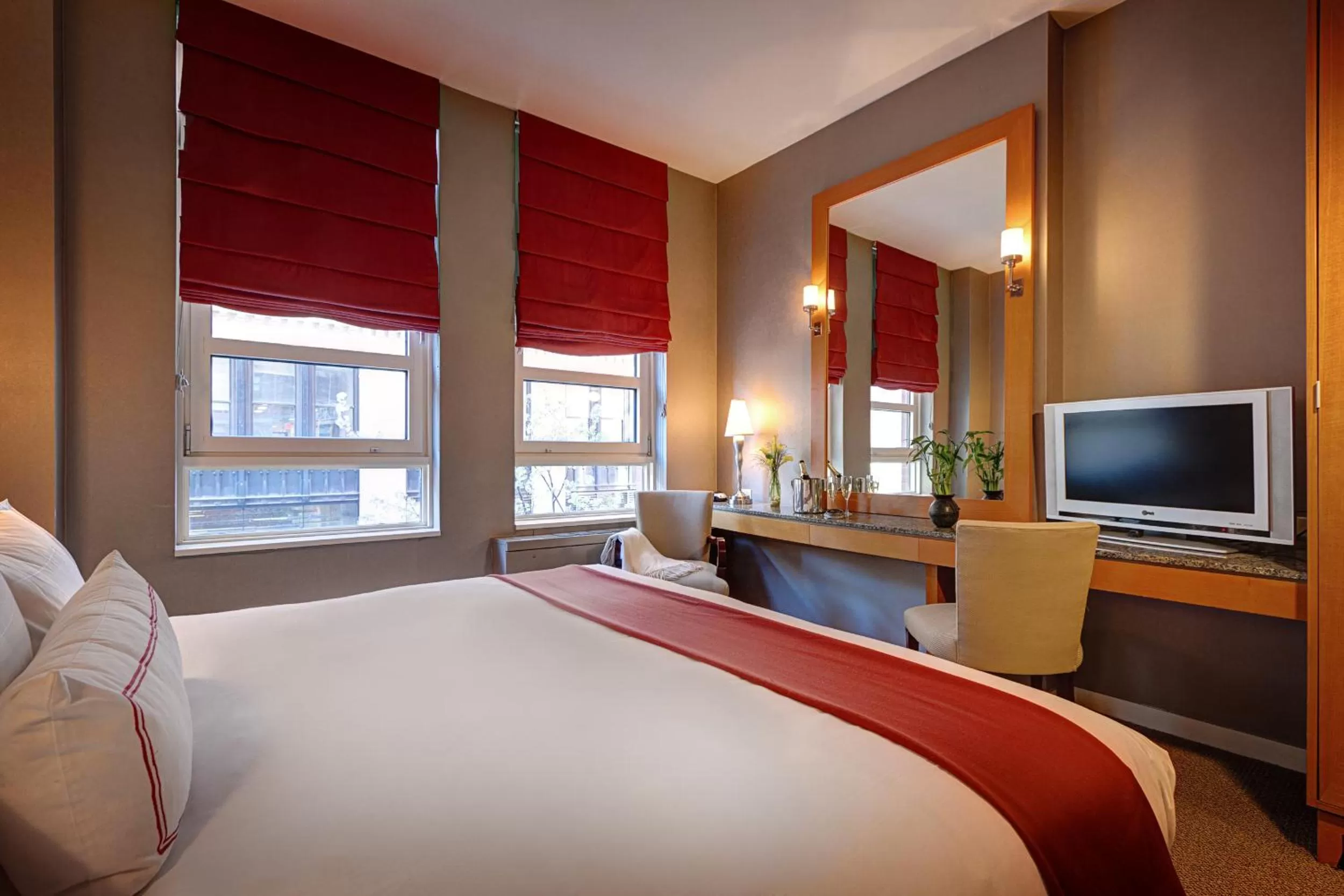 Bed in Hotel Giraffe by Library Hotel Collection