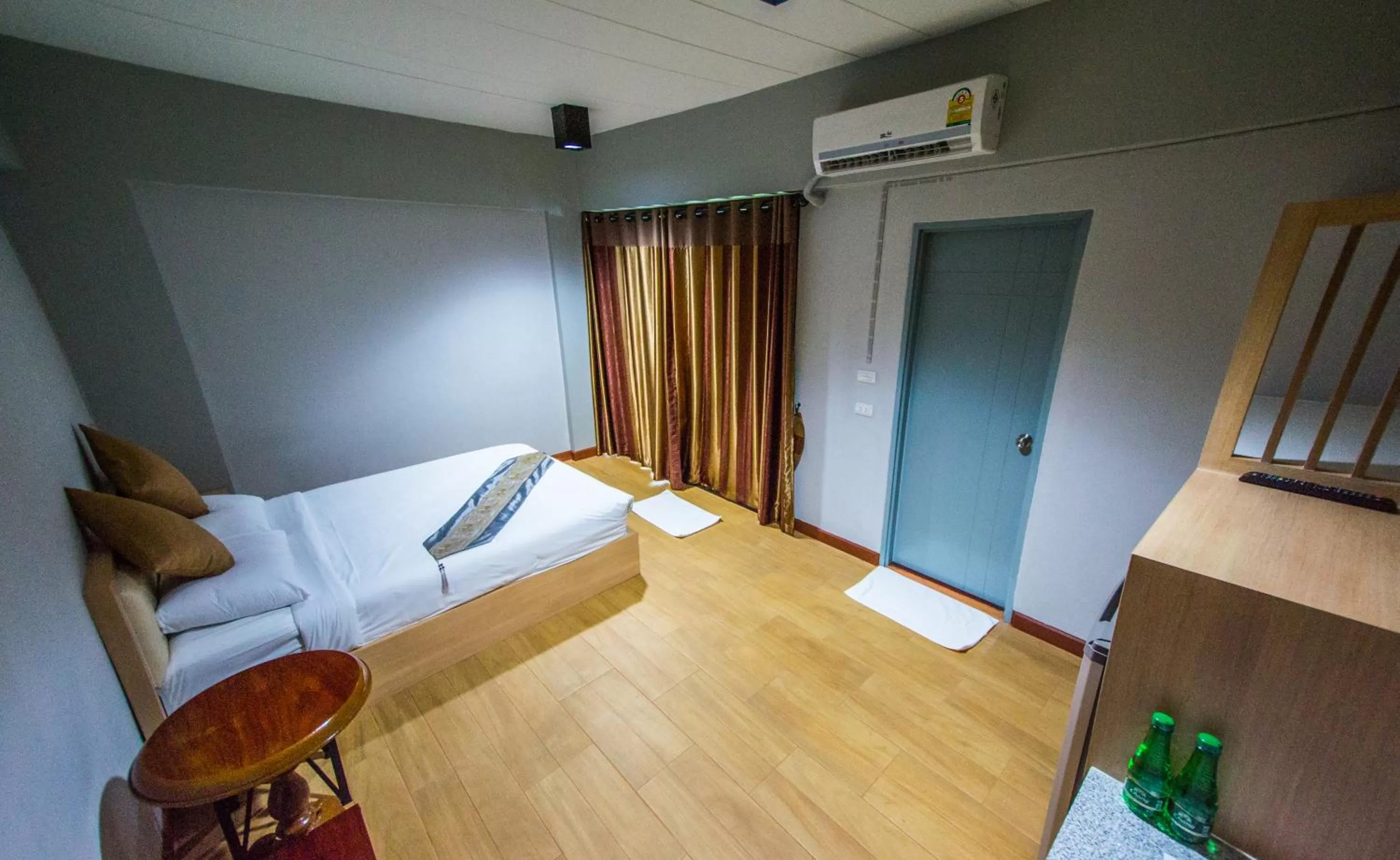 Bed in Na Siri Lake View