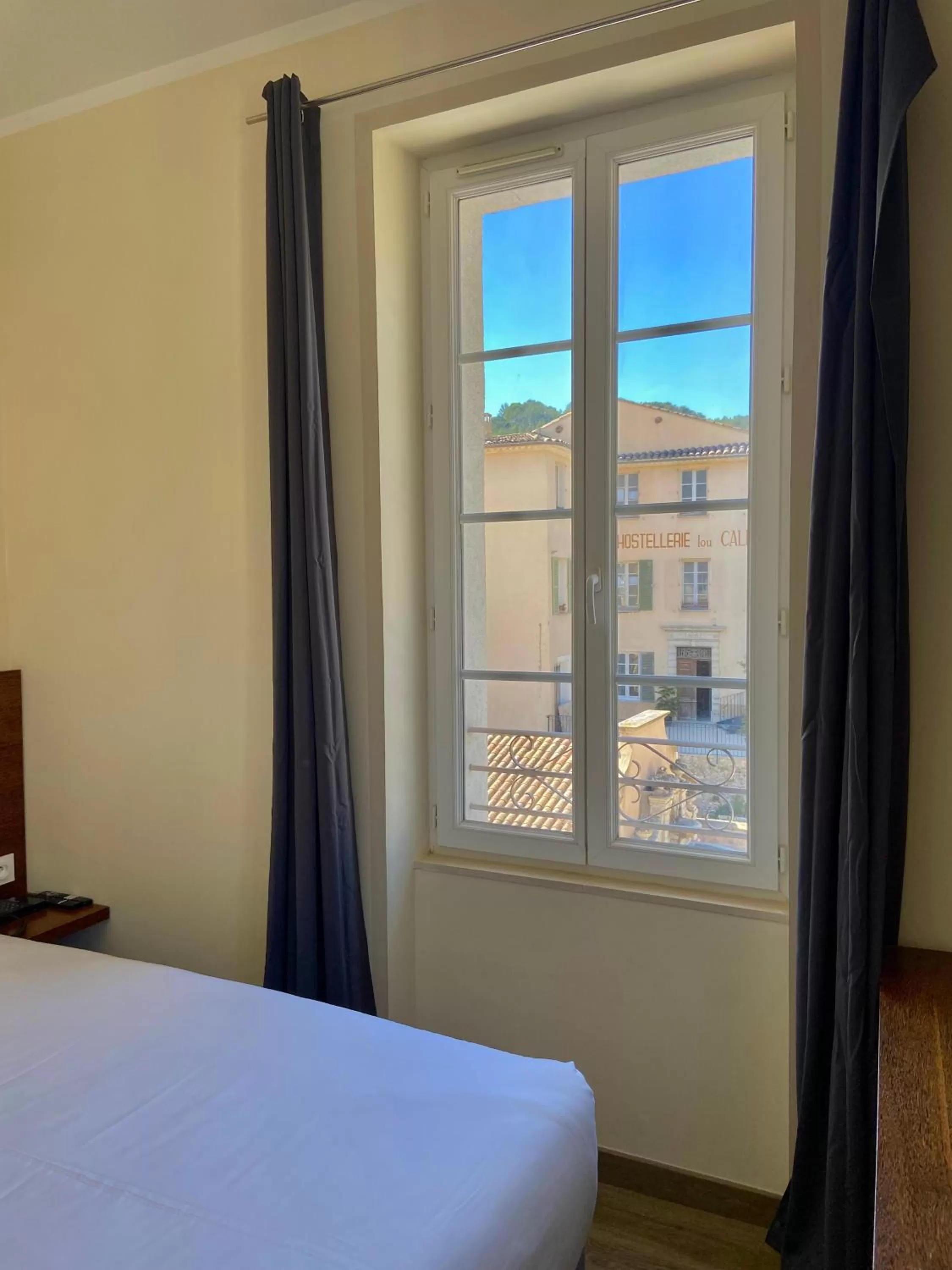 Bed in Hôtel La Falaise