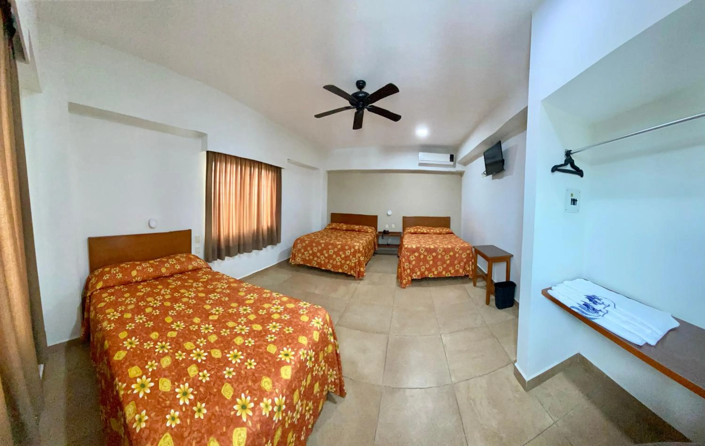 Bed in Hotel Delfines - a 2 calles del Acuario Veracruz