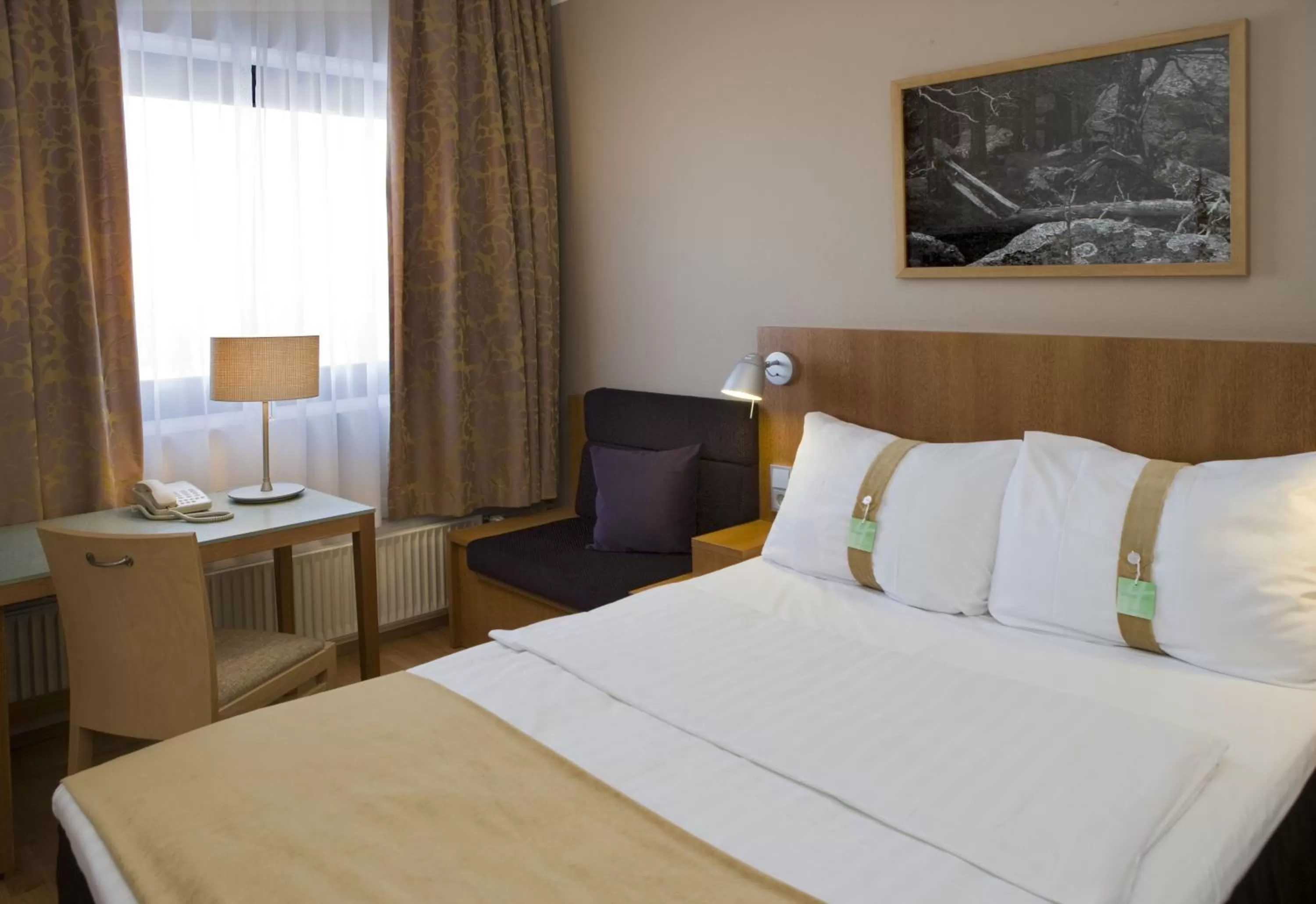 Photo of the whole room, Bed in Holiday Inn Helsinki-Vantaa Airport by IHG