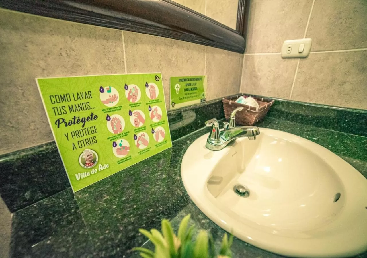 Bathroom in Hotel de Campo Villa de Ada