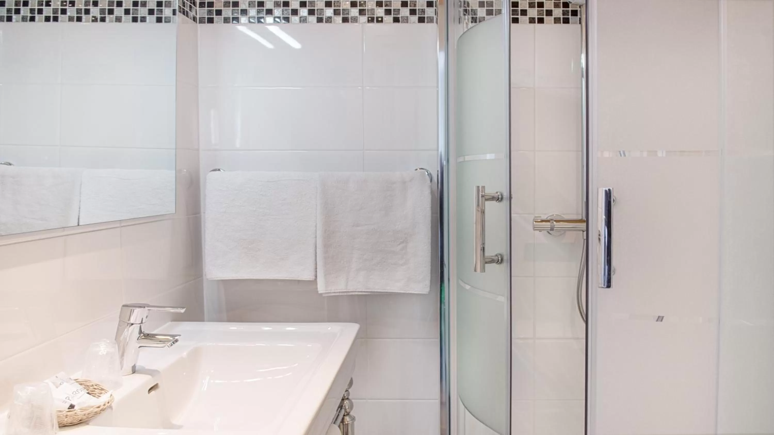 Property building in Hôtel De Venise