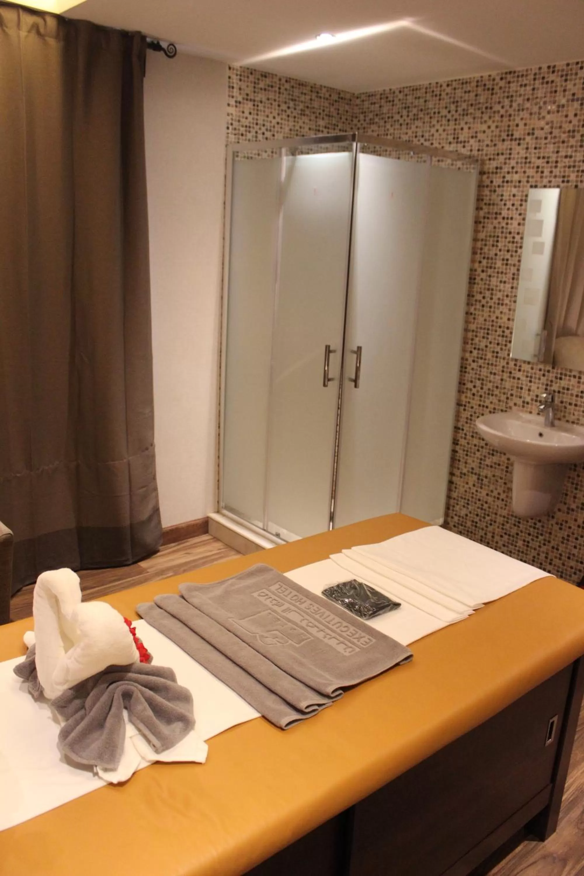 Spa and wellness centre/facilities, Bed in Executives Hotel - Olaya