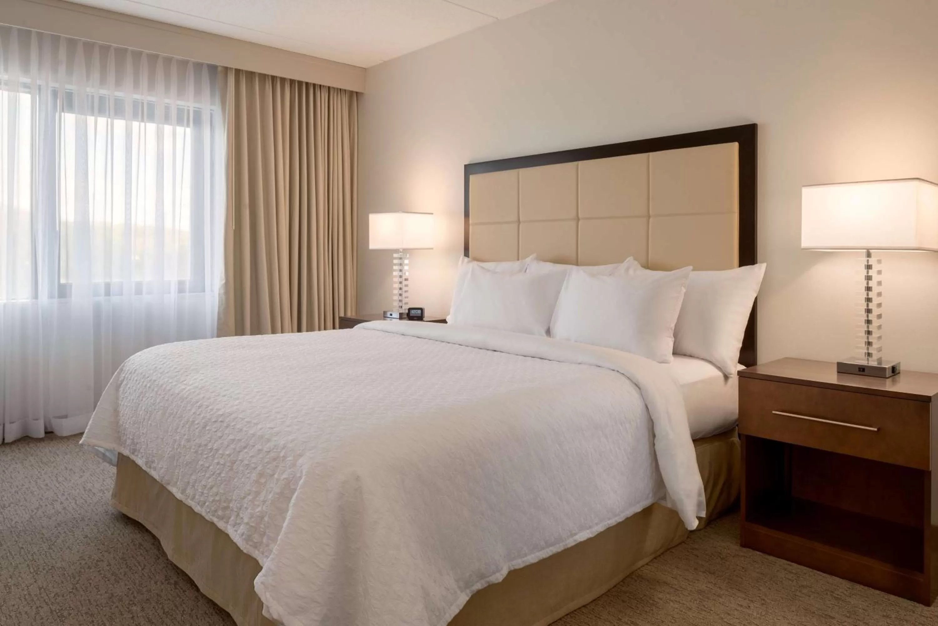 Bed in Embassy Suites by Hilton Milwaukee Brookfield