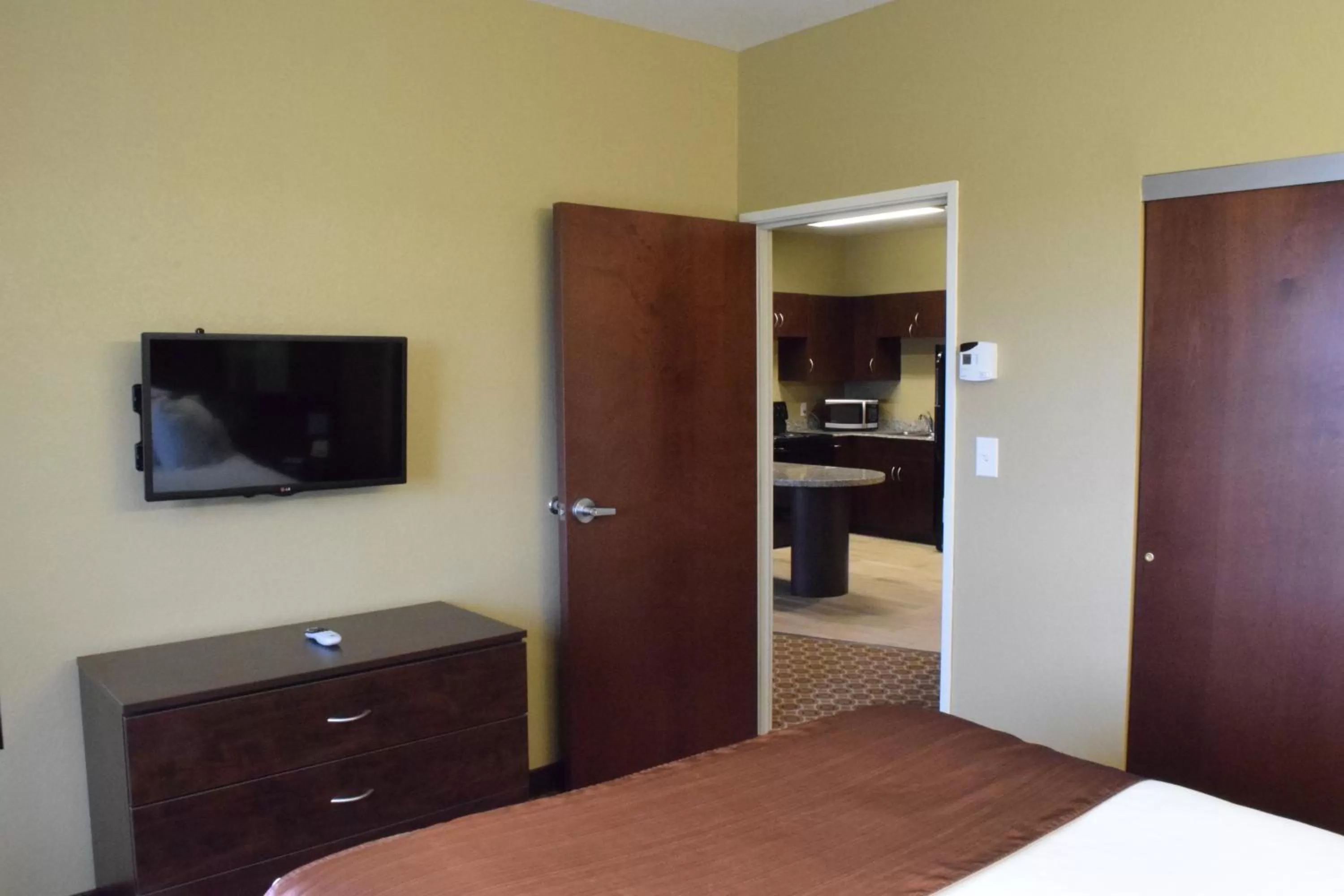 Decorative detail, Bed in Microtel Inn and Suites Pecos