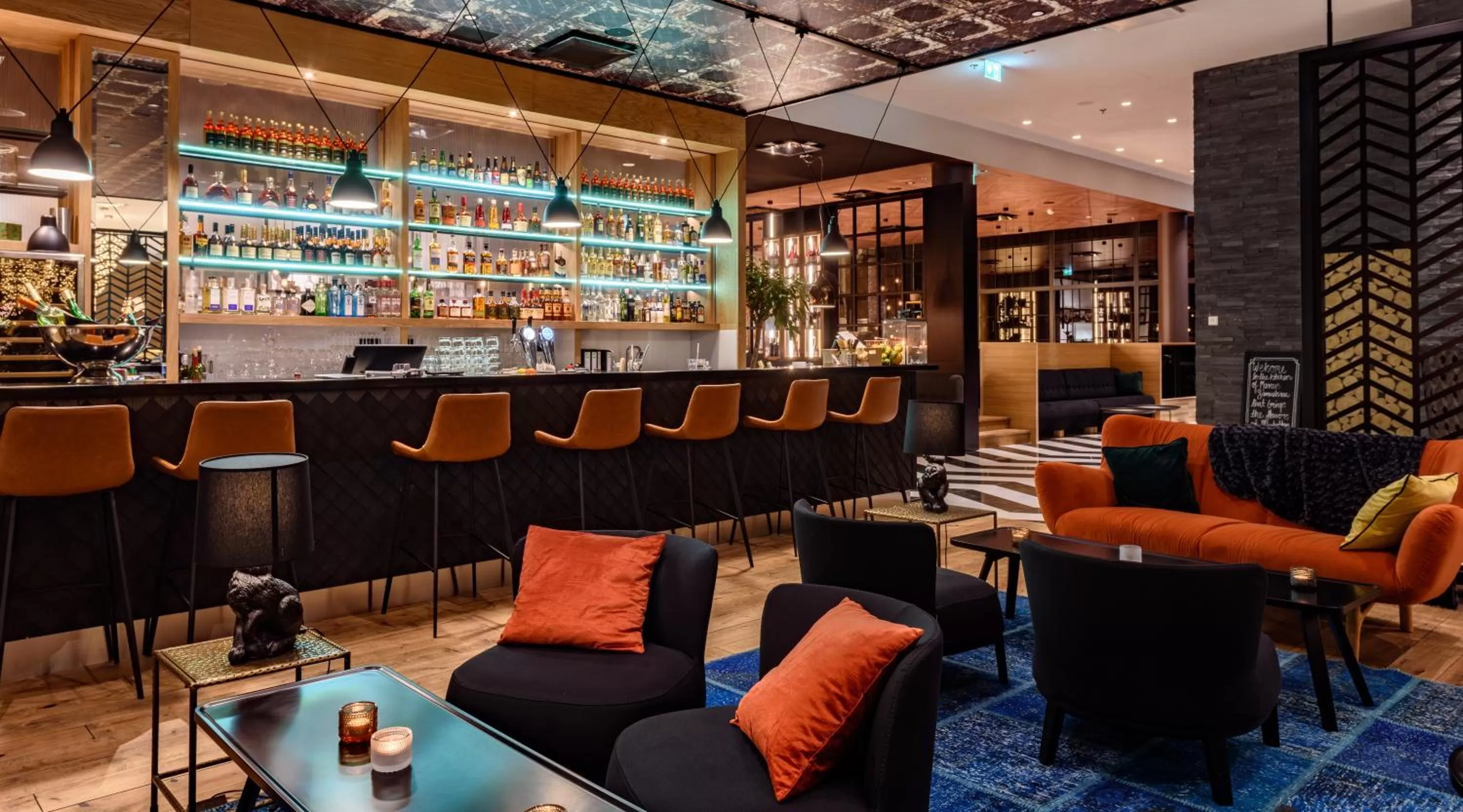 Lounge or bar in Clarion Hotel Aviapolis