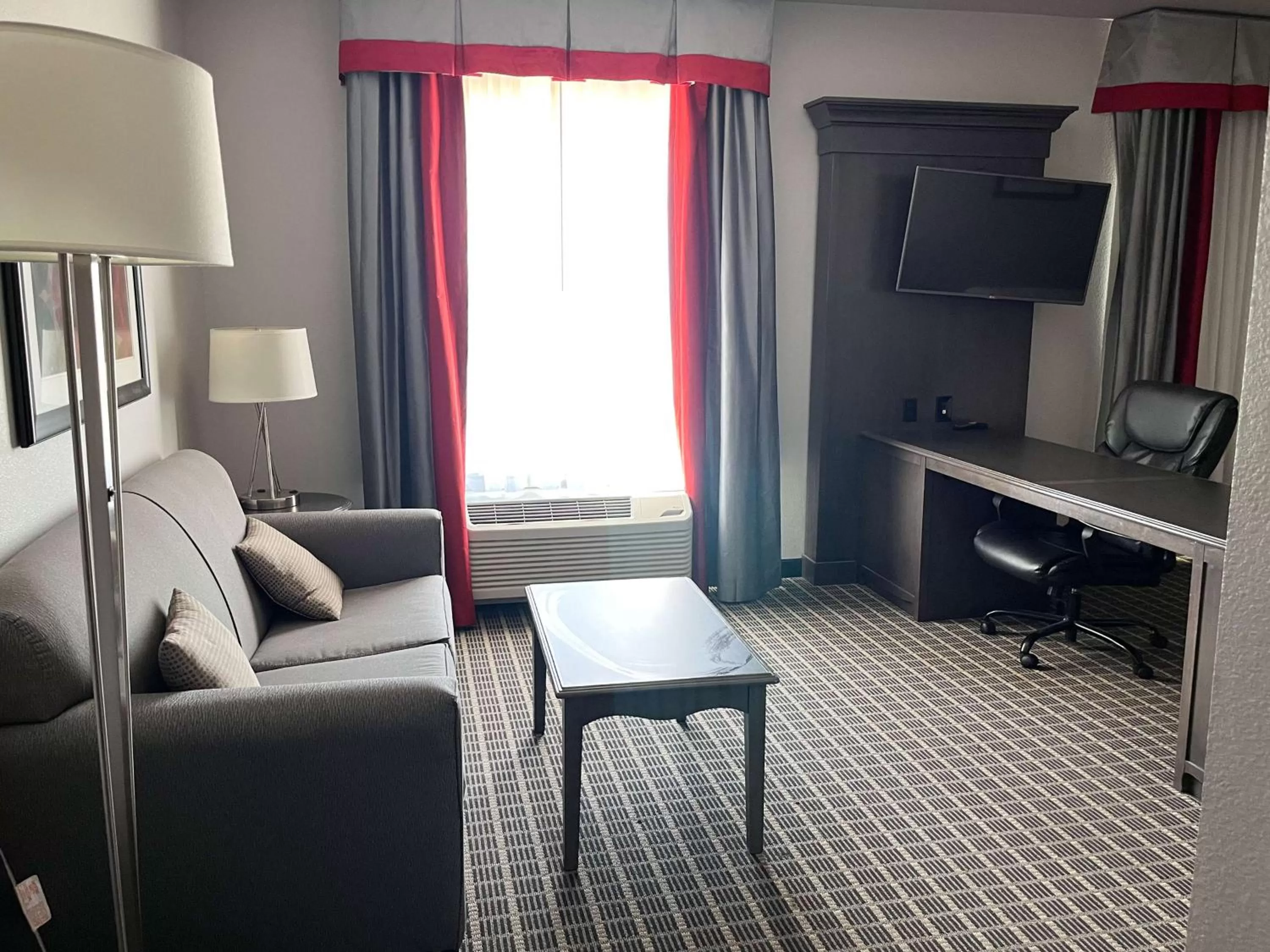 Photo of the whole room, Seating Area in Studio 6 Suites Pearsall, TX