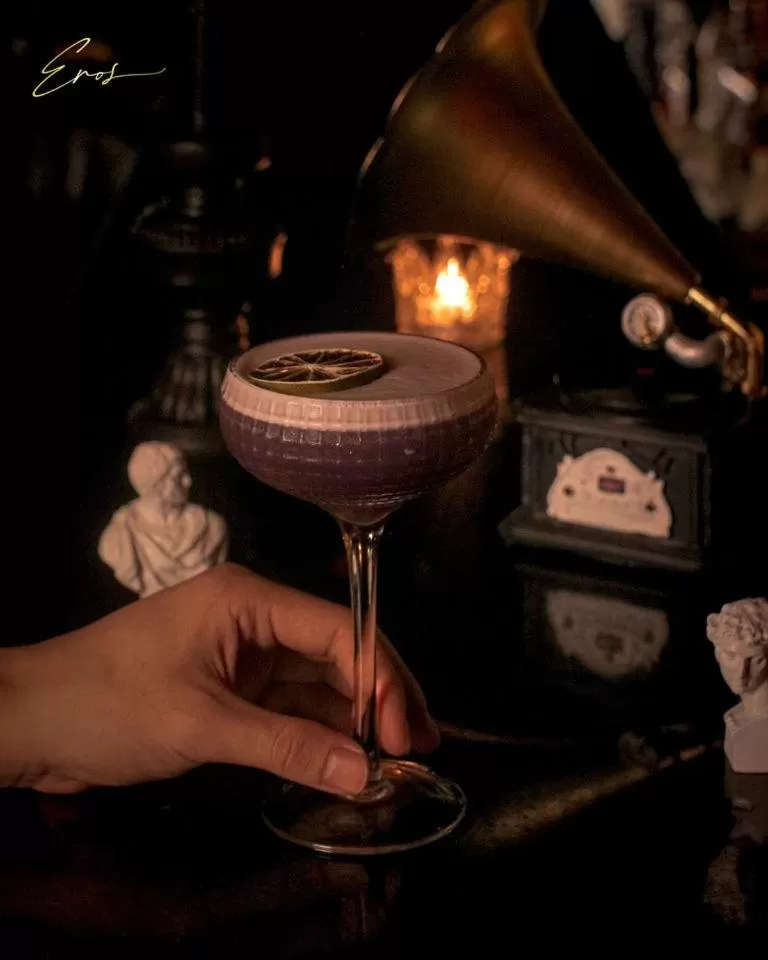 Lounge or bar in The Alcove Library Hotel