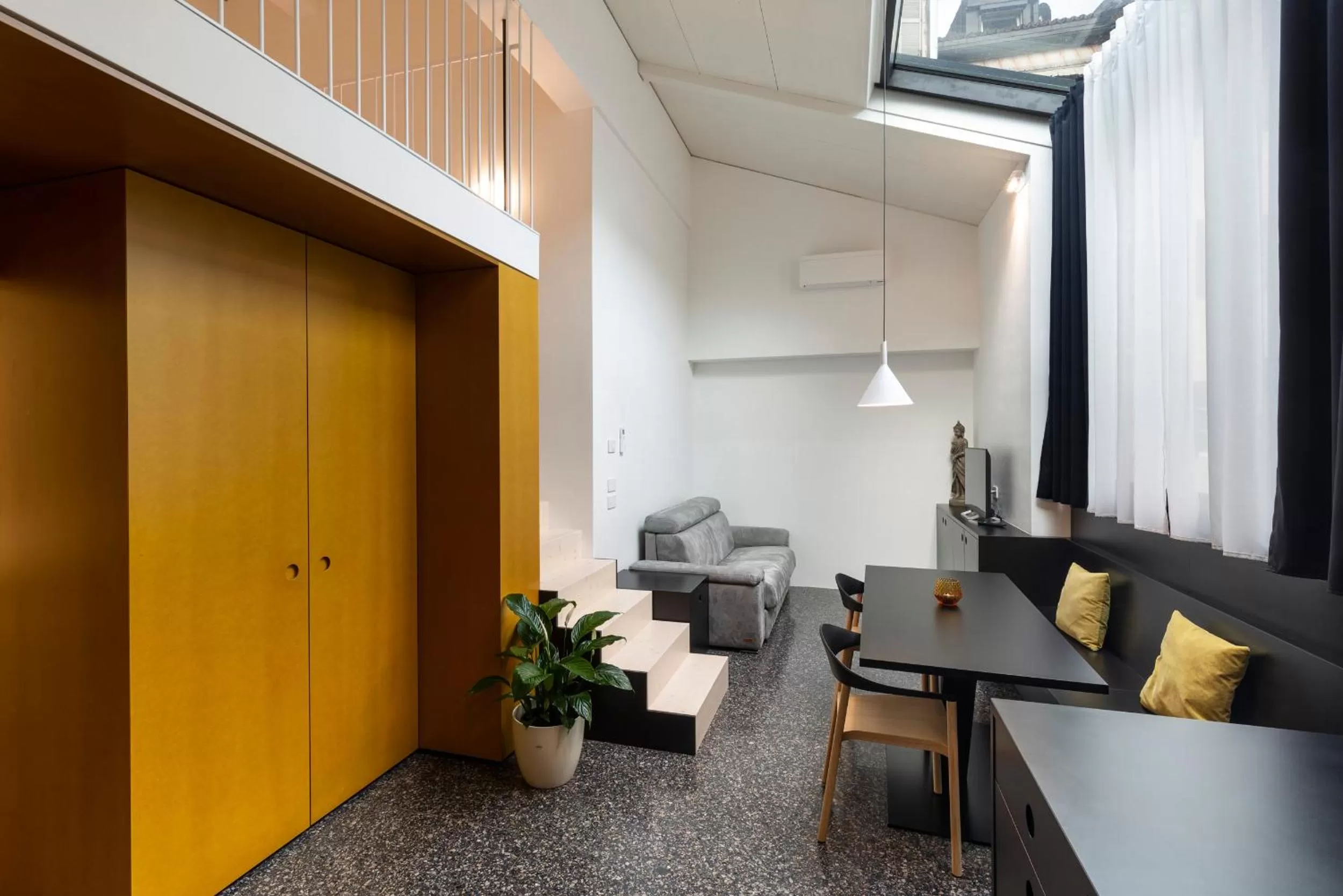 Living room in Pepper Suite