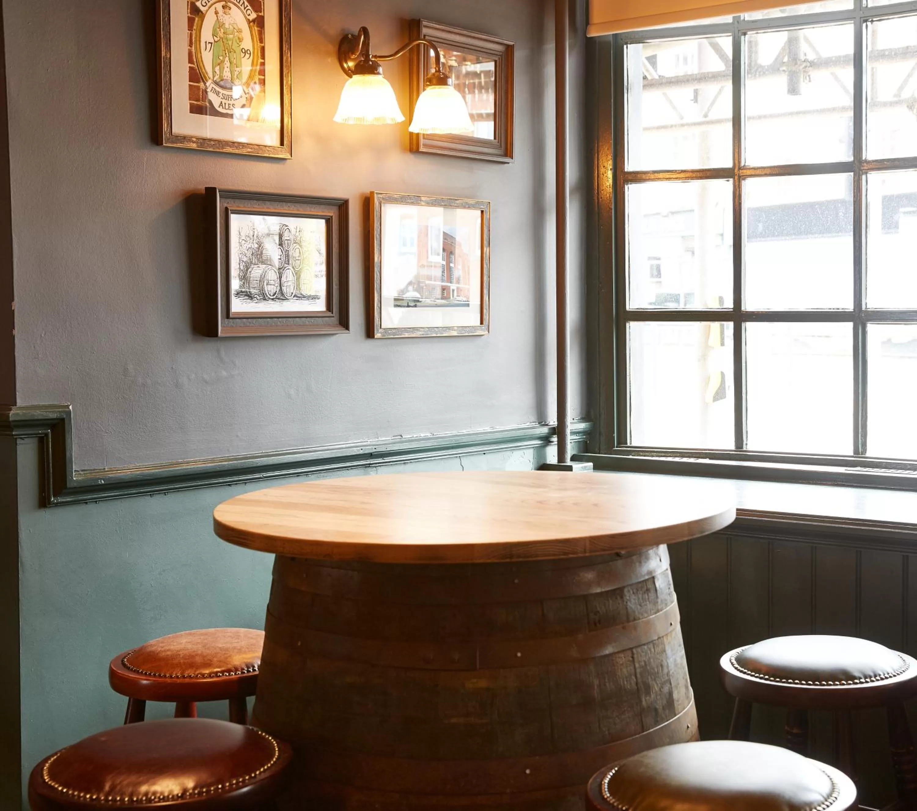 Lounge or bar in Sun Inn