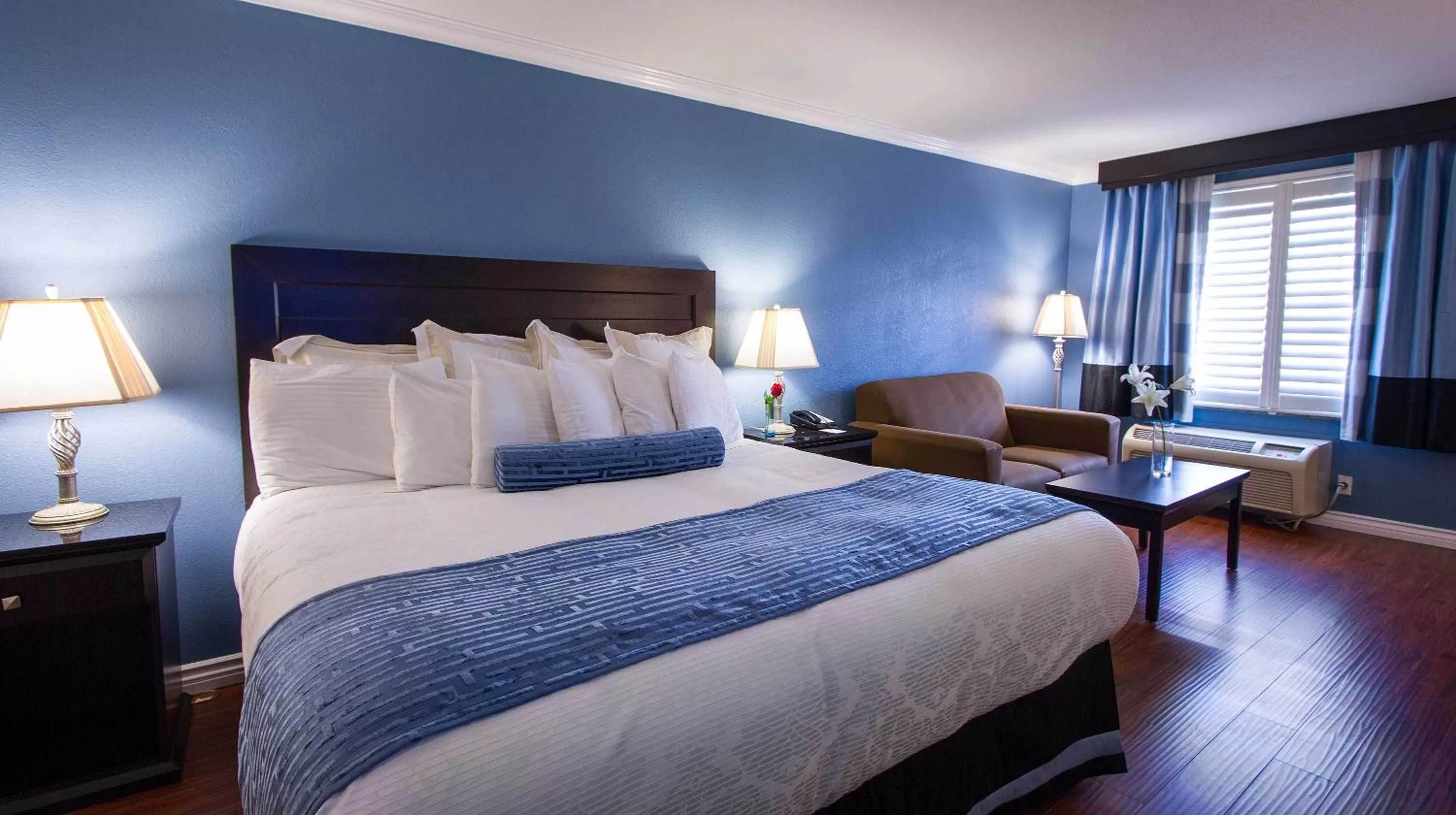 Bedroom, Bed in Regency Inn in Los Angeles