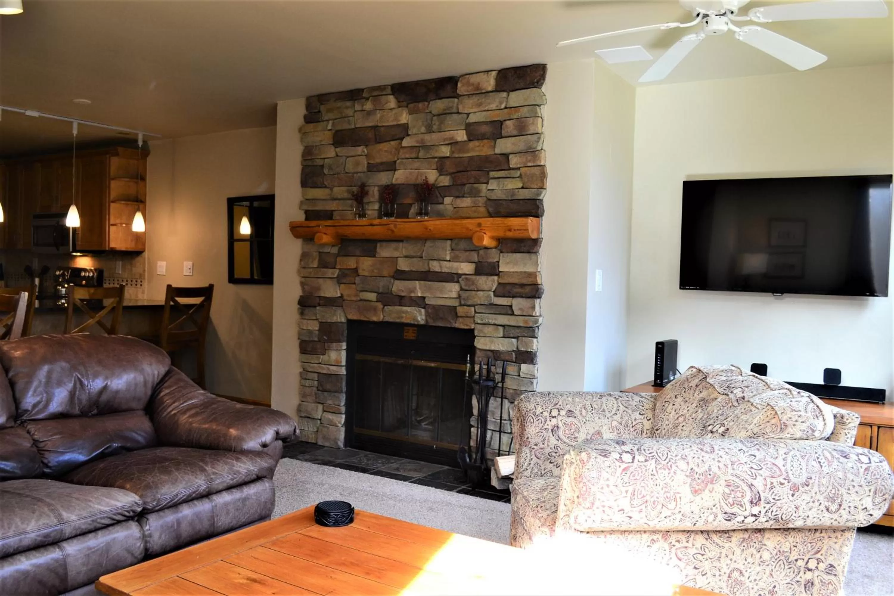 Living room in Simba Run Vail Condominiums