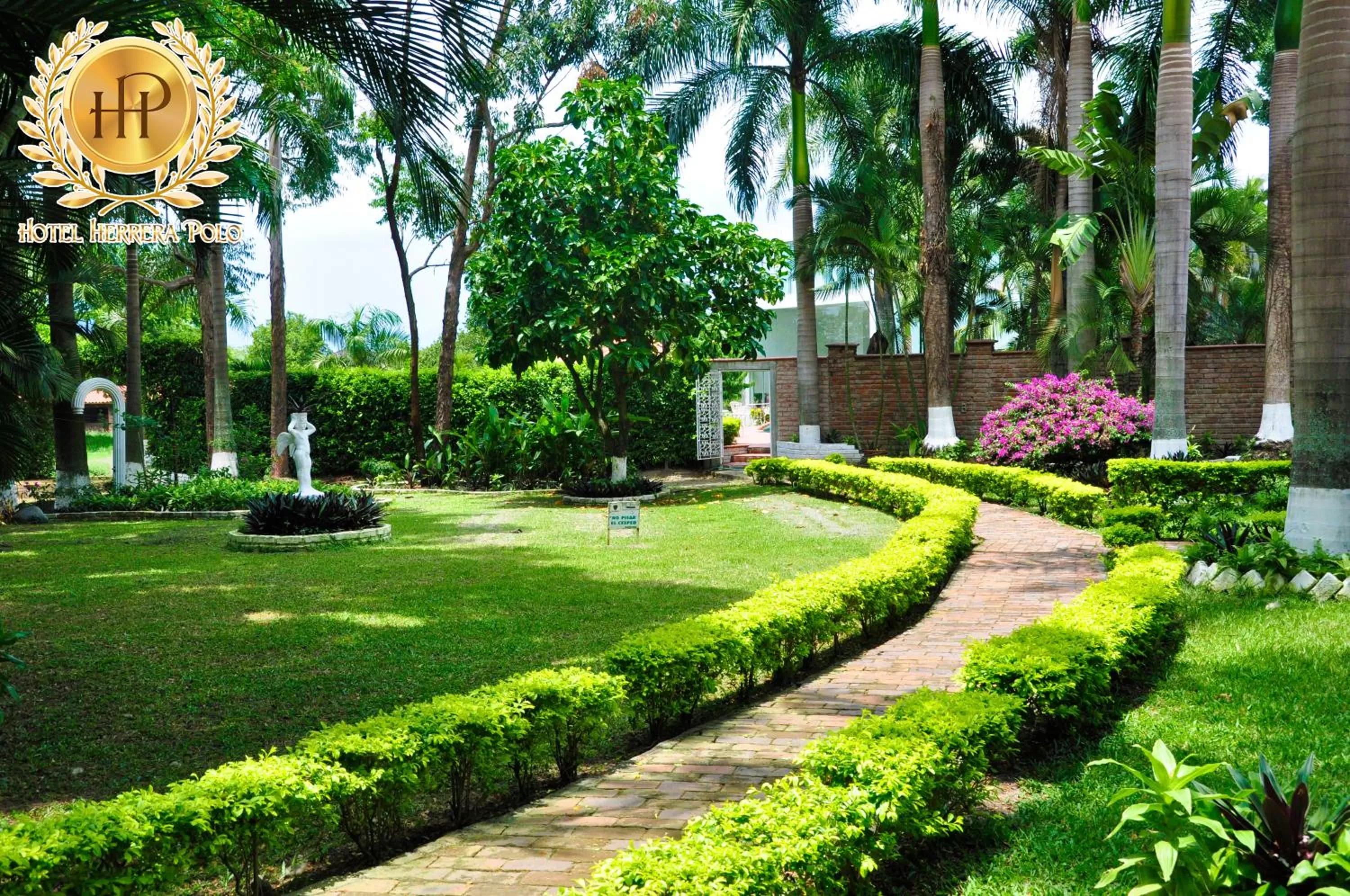 Restaurant/places to eat, Garden in Hotel Herrera Polo