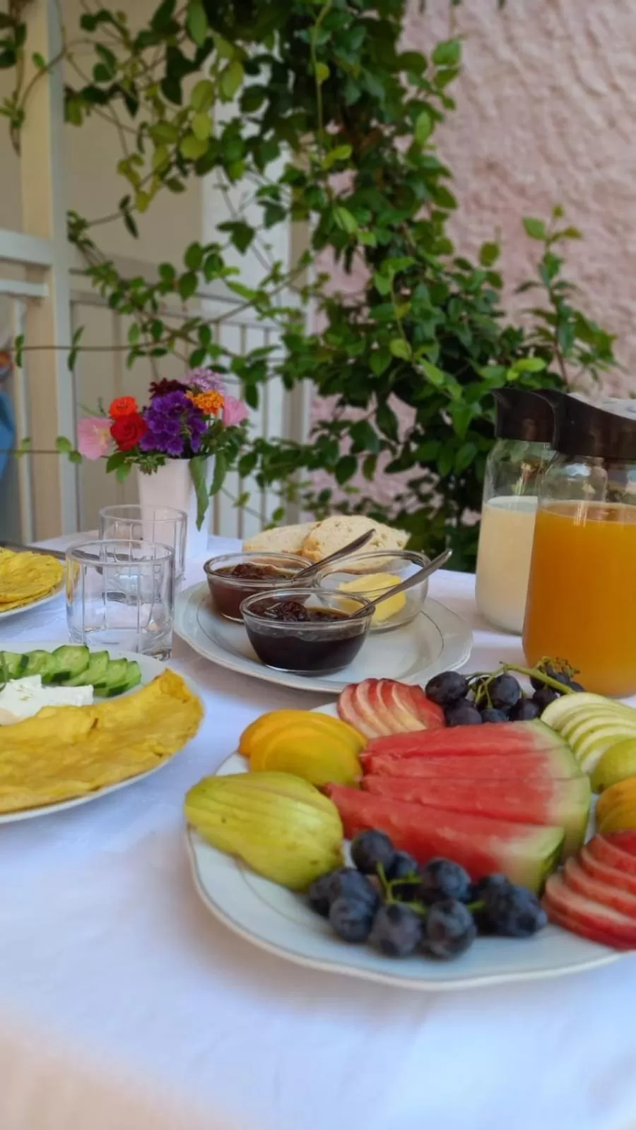 Breakfast in Villa Oasis