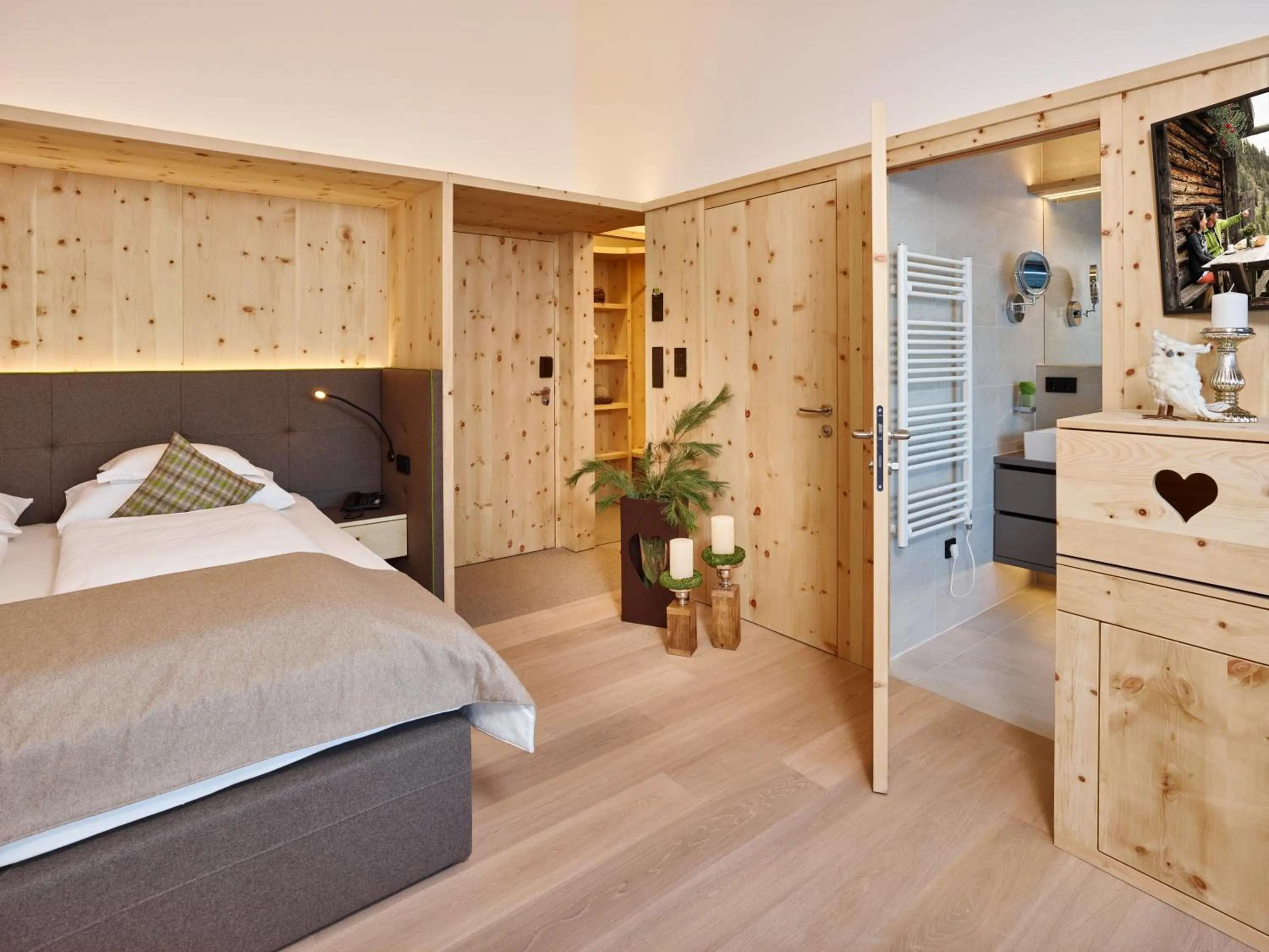 Photo of the whole room, Bed in Alpeiner - Nature Resort Tirol