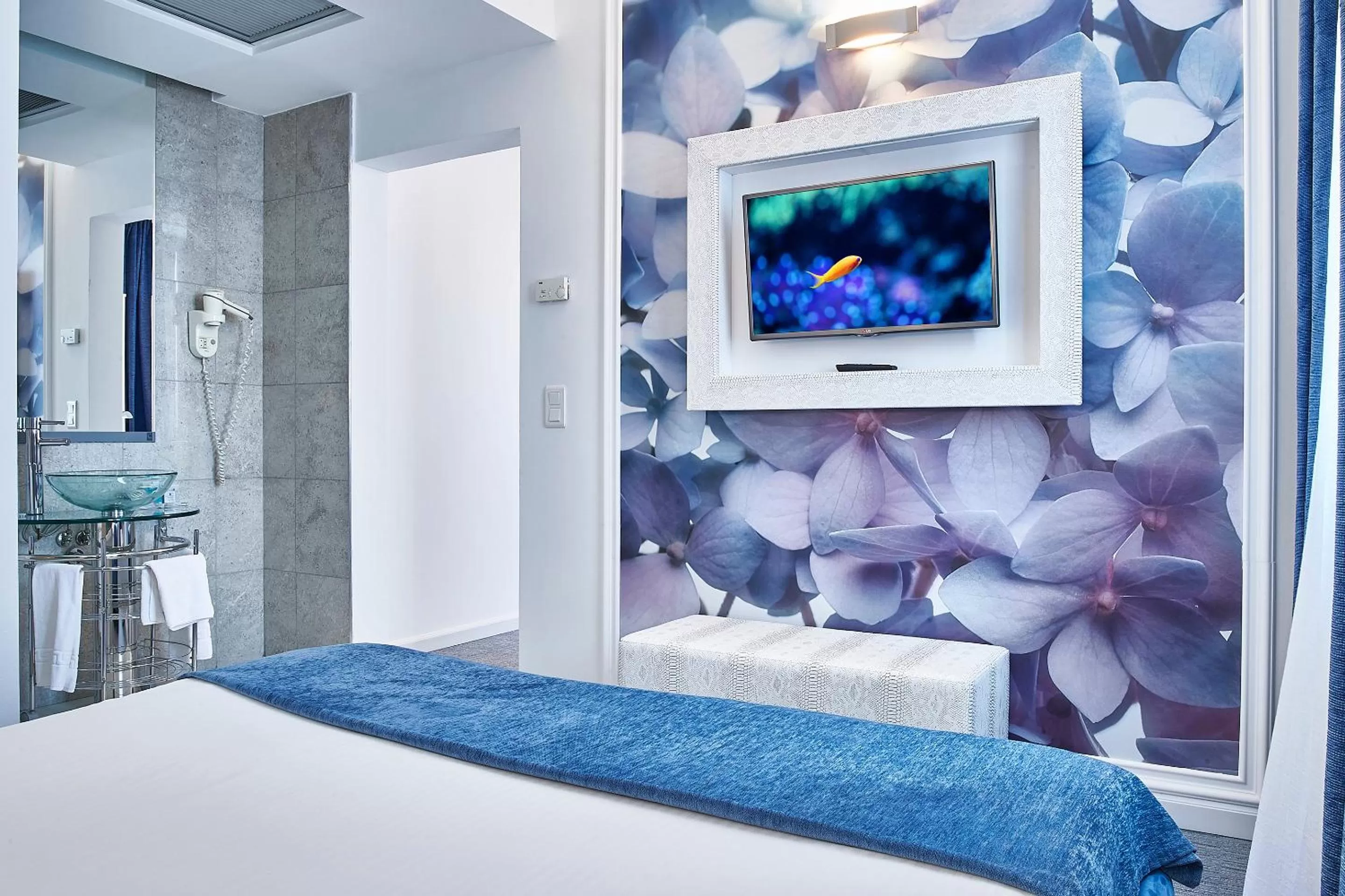 Bathroom, Bed in Continental Forum Sibiu