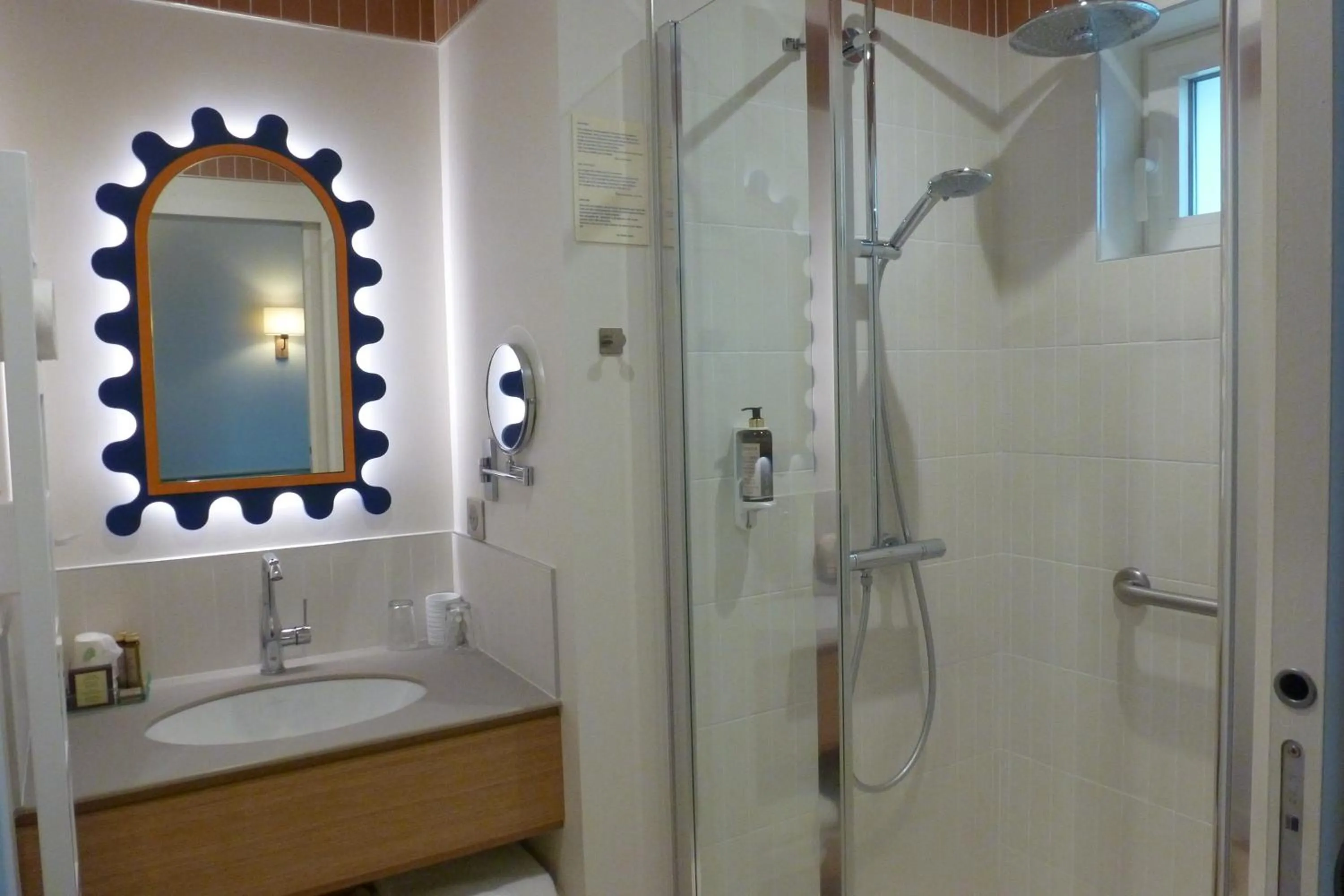 Shower in Family Golf Hotel