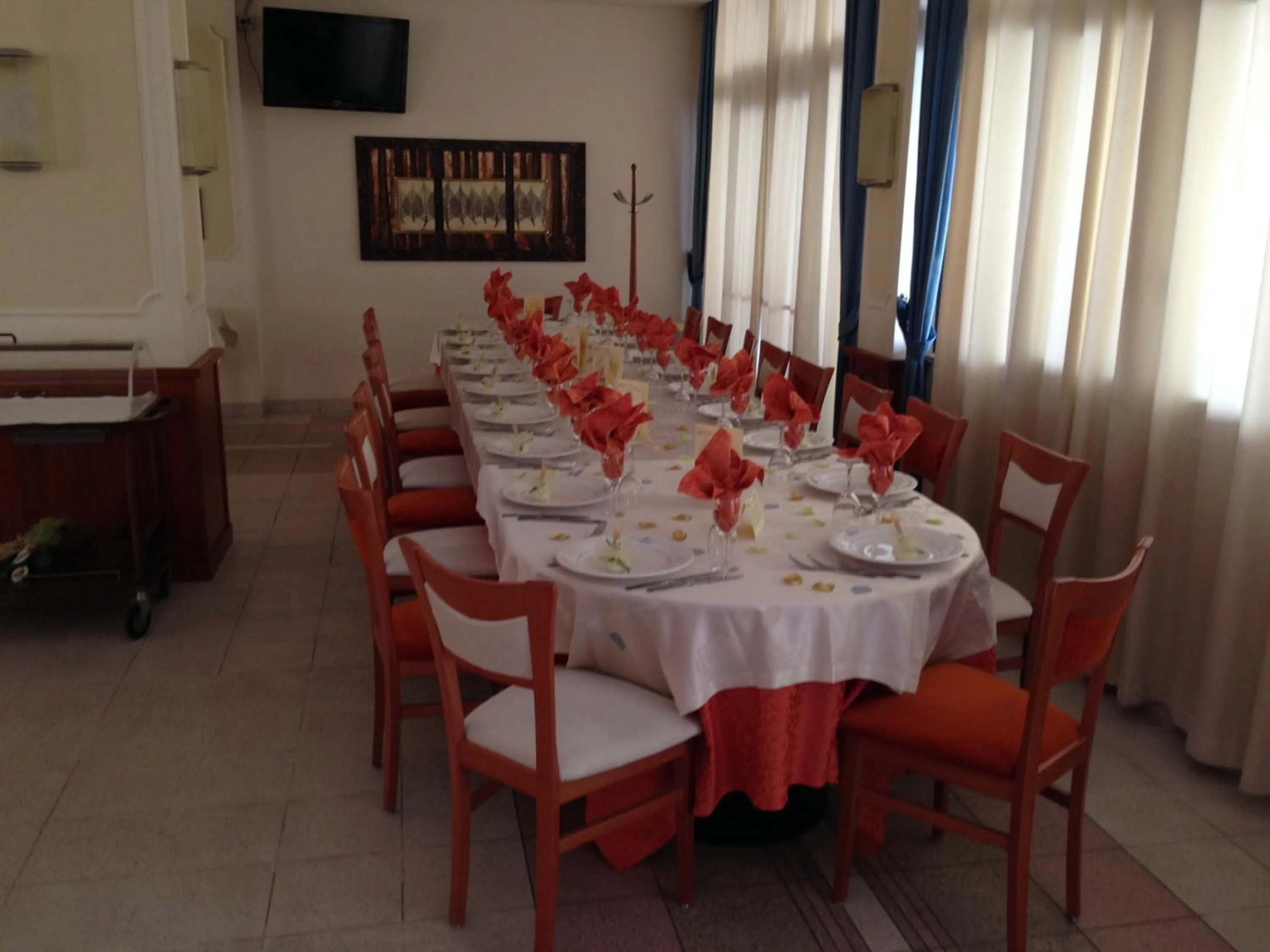 Restaurant/places to eat in Hotel Niagara