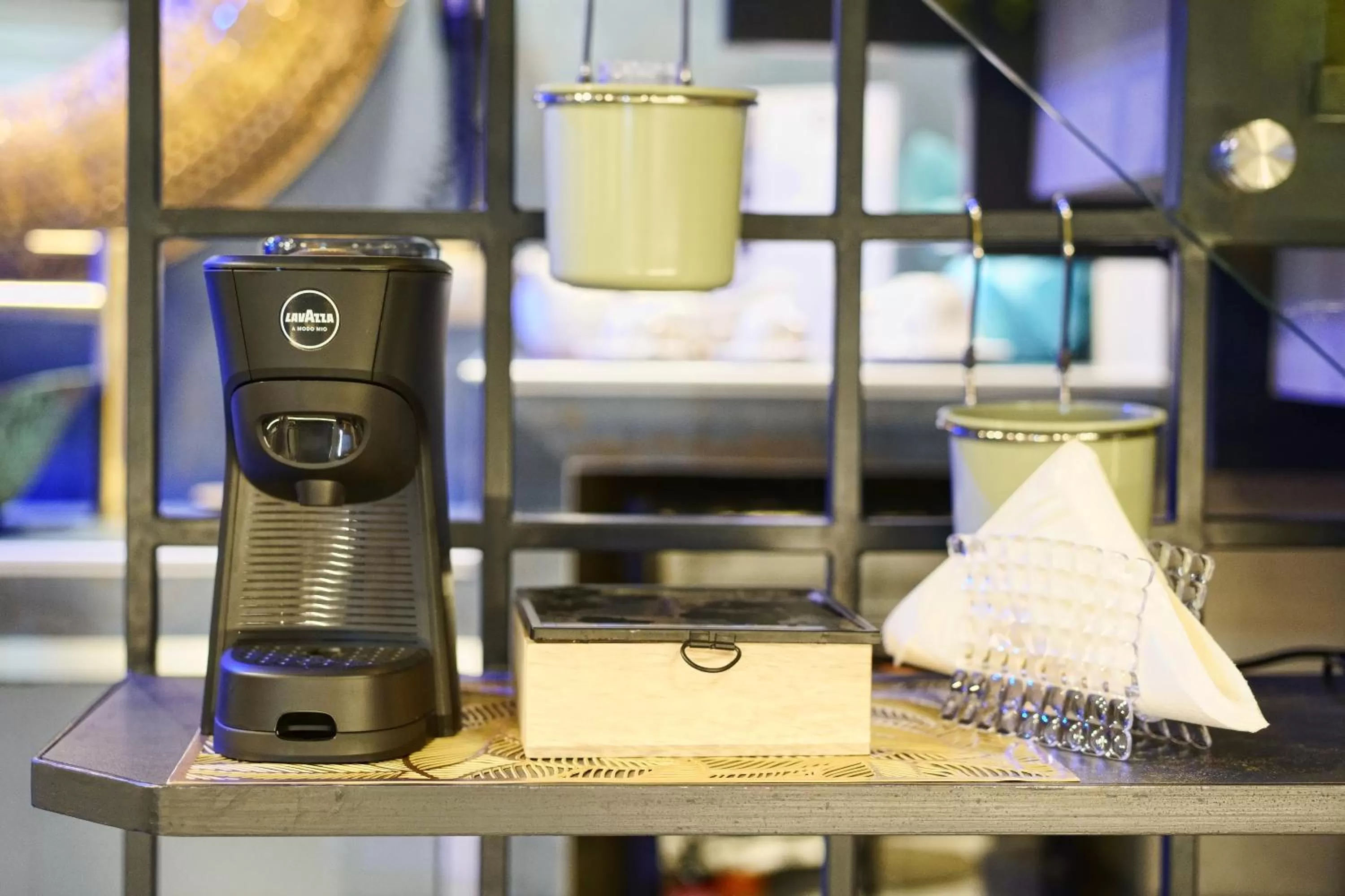 Home dentro il teatro