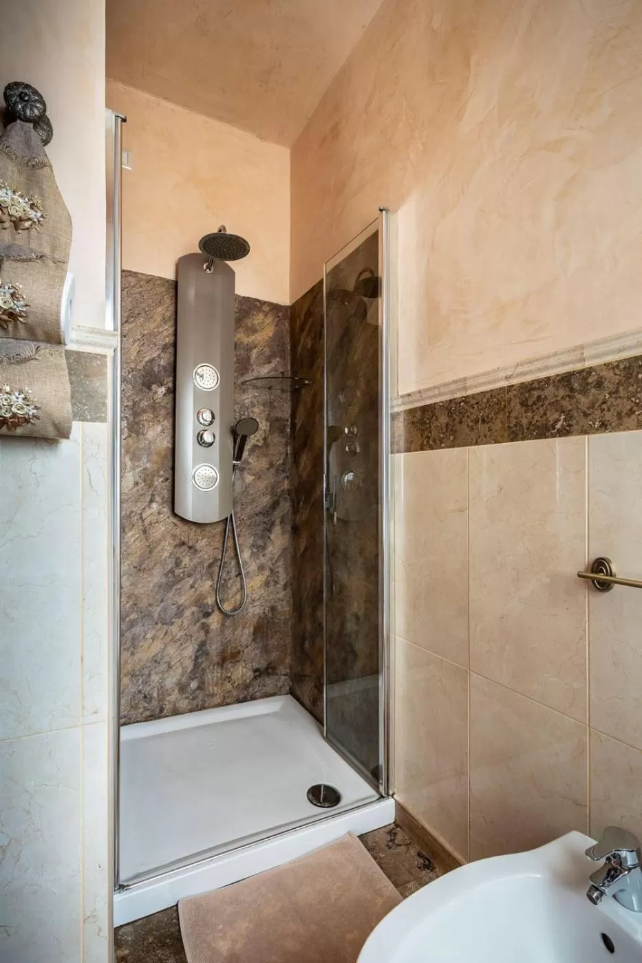 Shower in La Bauta
