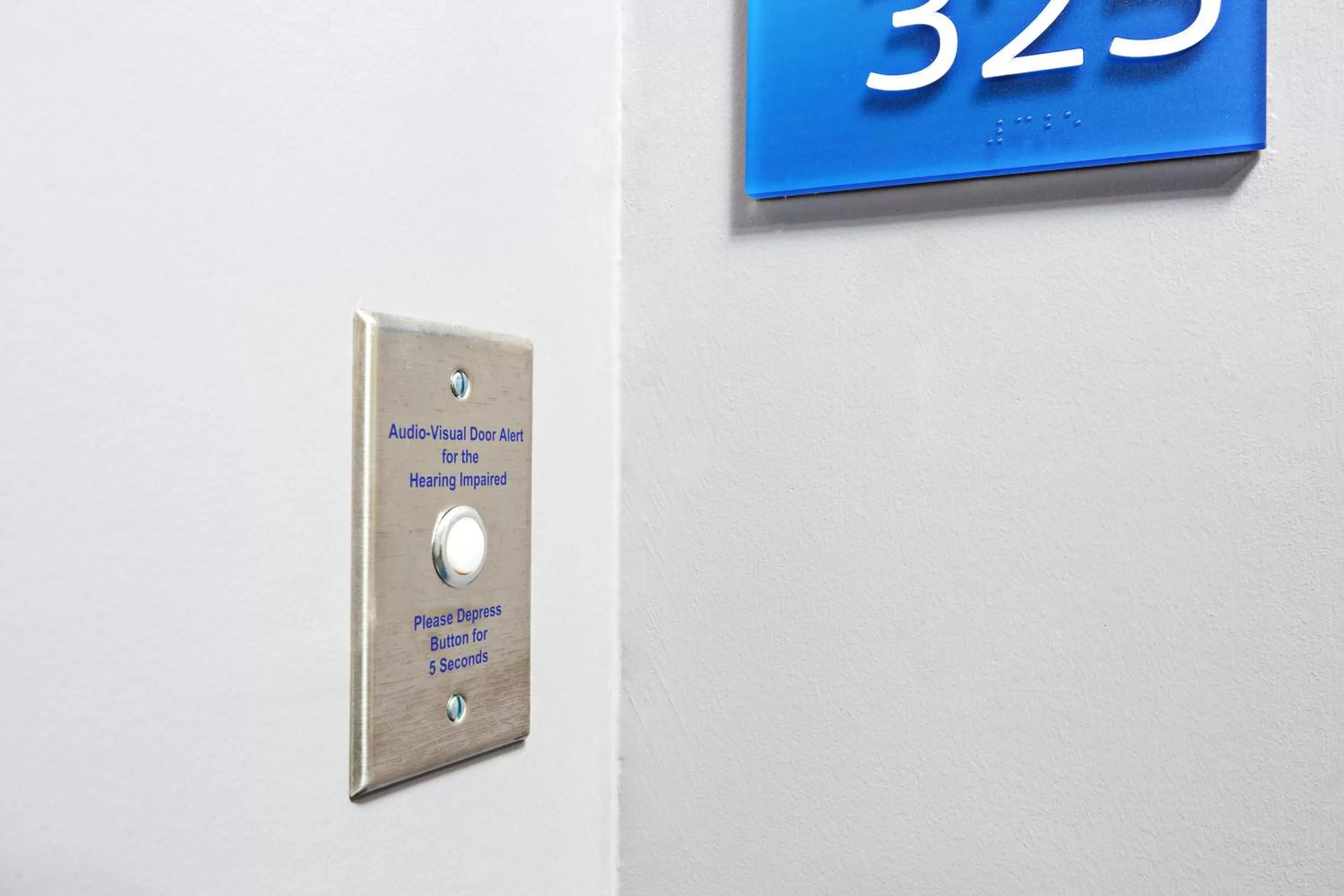 Photo of the whole room in Holiday Inn Express & Suites - Morehead City by IHG