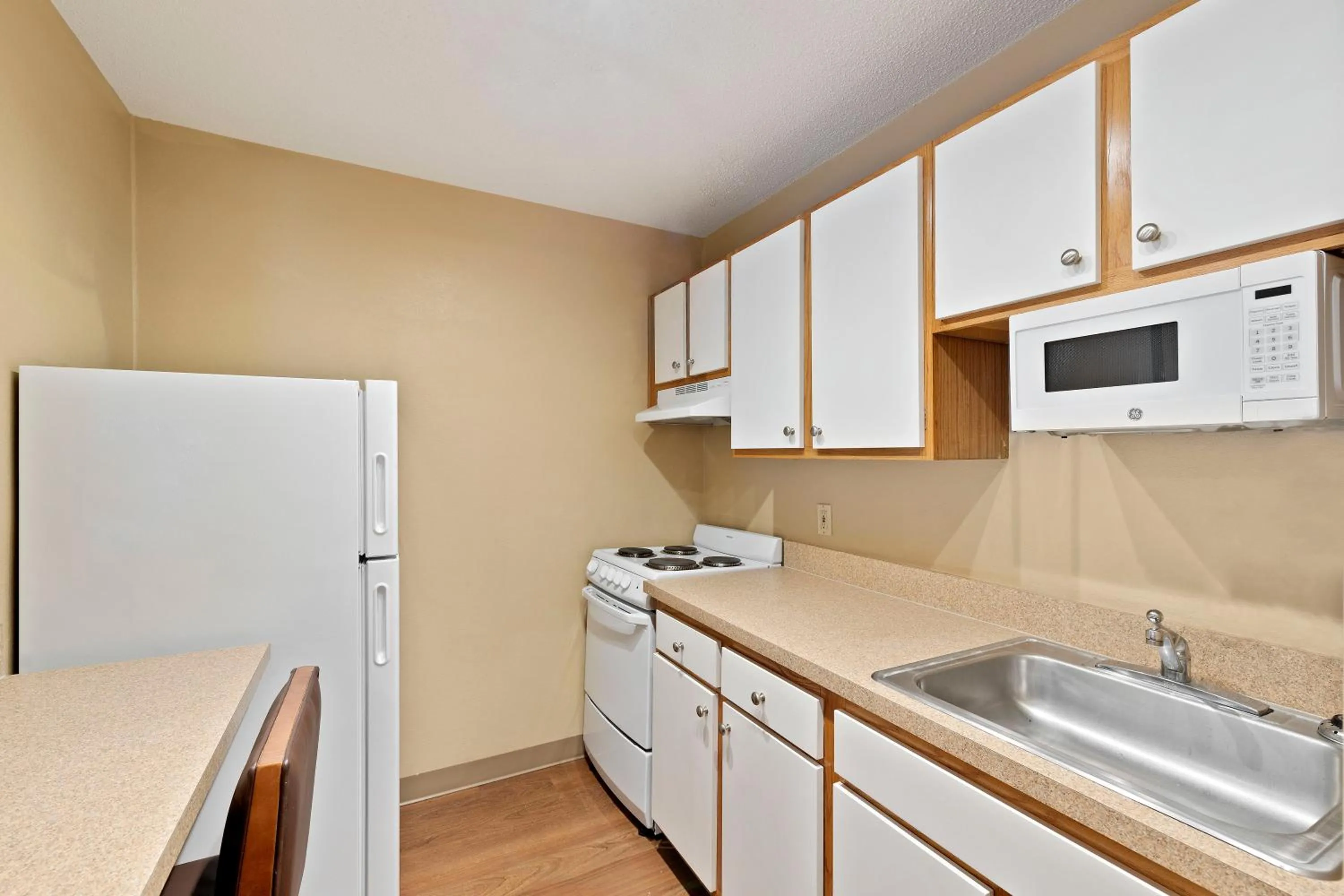 Kitchen or kitchenette in Extended Stay America Select Suites - Charlotte - Tyvola Rd - Executive Park