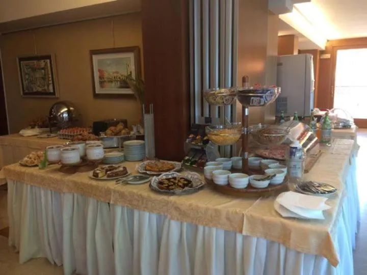 Buffet breakfast in Parc Hotel Casa Mia