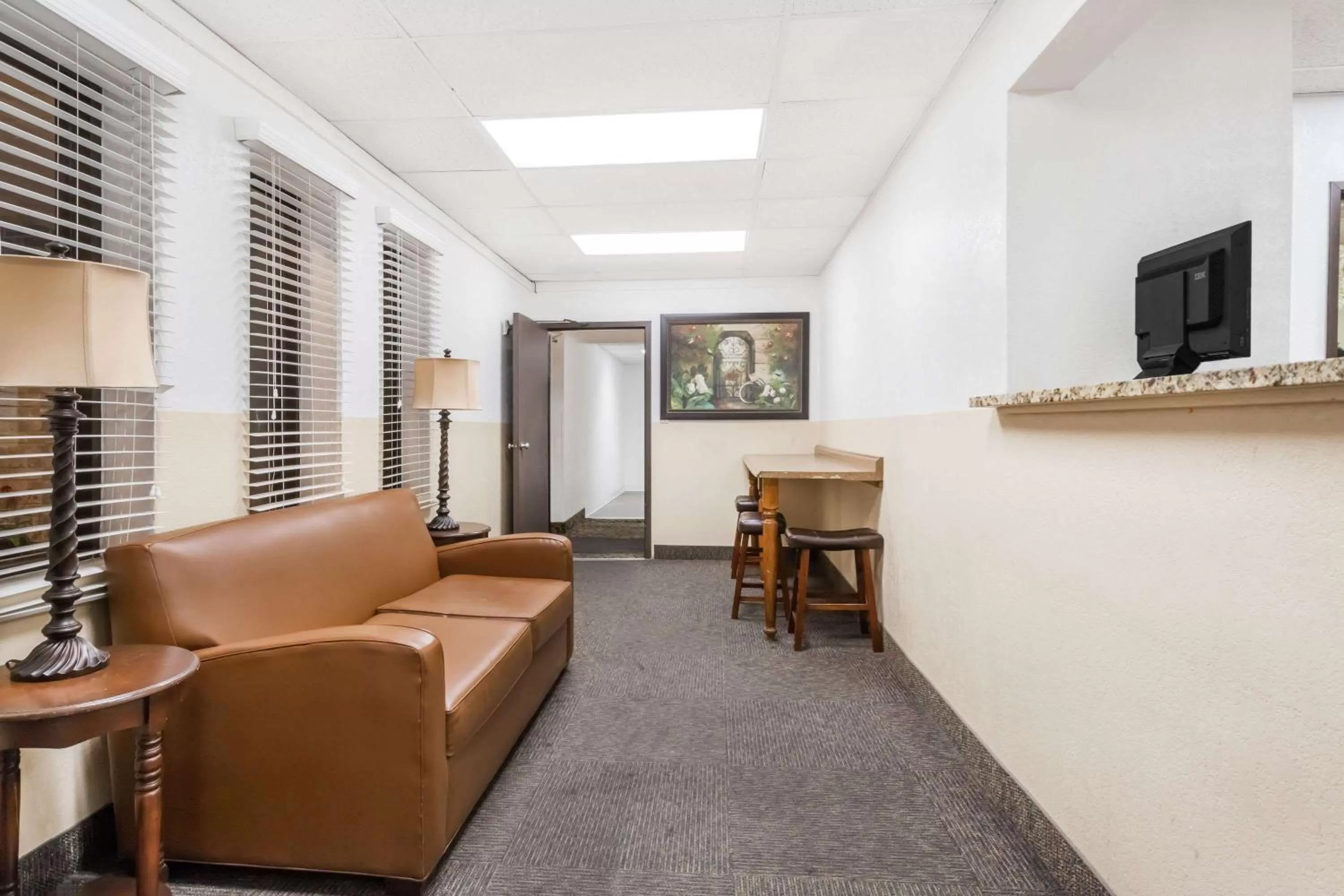 Lobby or reception in Super 8 by Wyndham Montgomery Maybrook